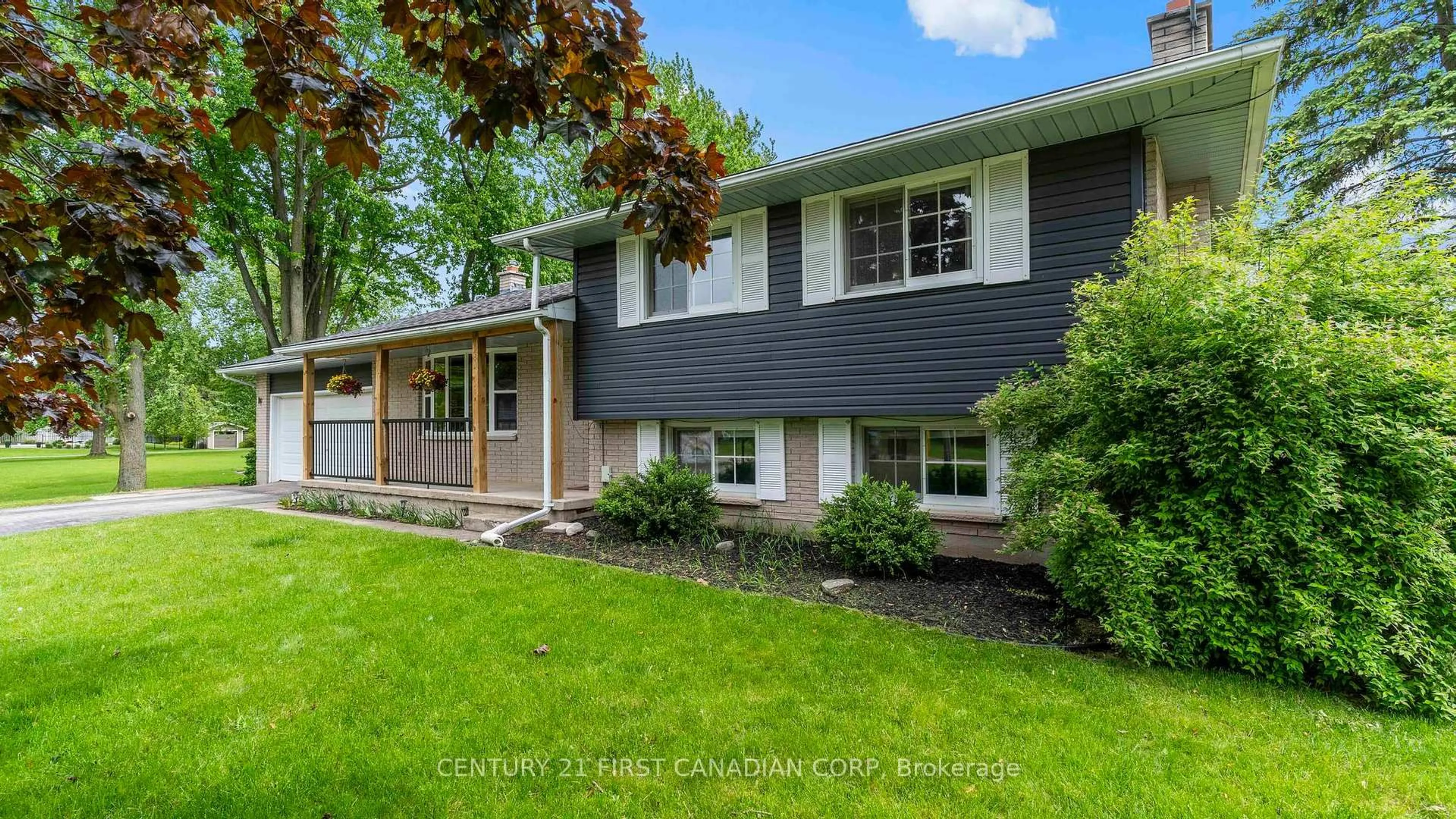 Home with vinyl exterior material, street for 741 GLOVER Cres, Strathroy Caradoc Ontario N0L 1W0