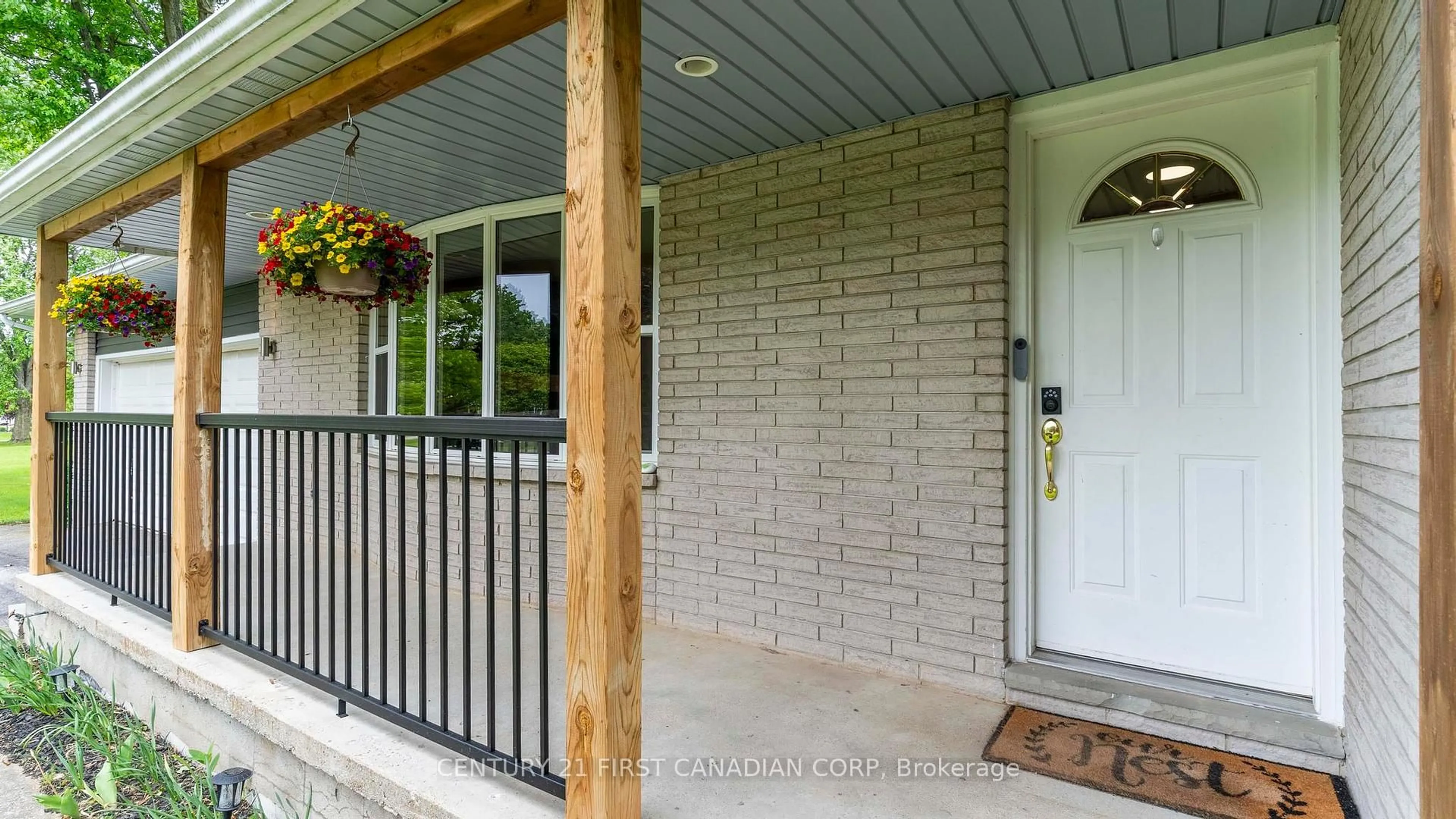 Indoor entryway for 741 GLOVER Cres, Strathroy Caradoc Ontario N0L 1W0