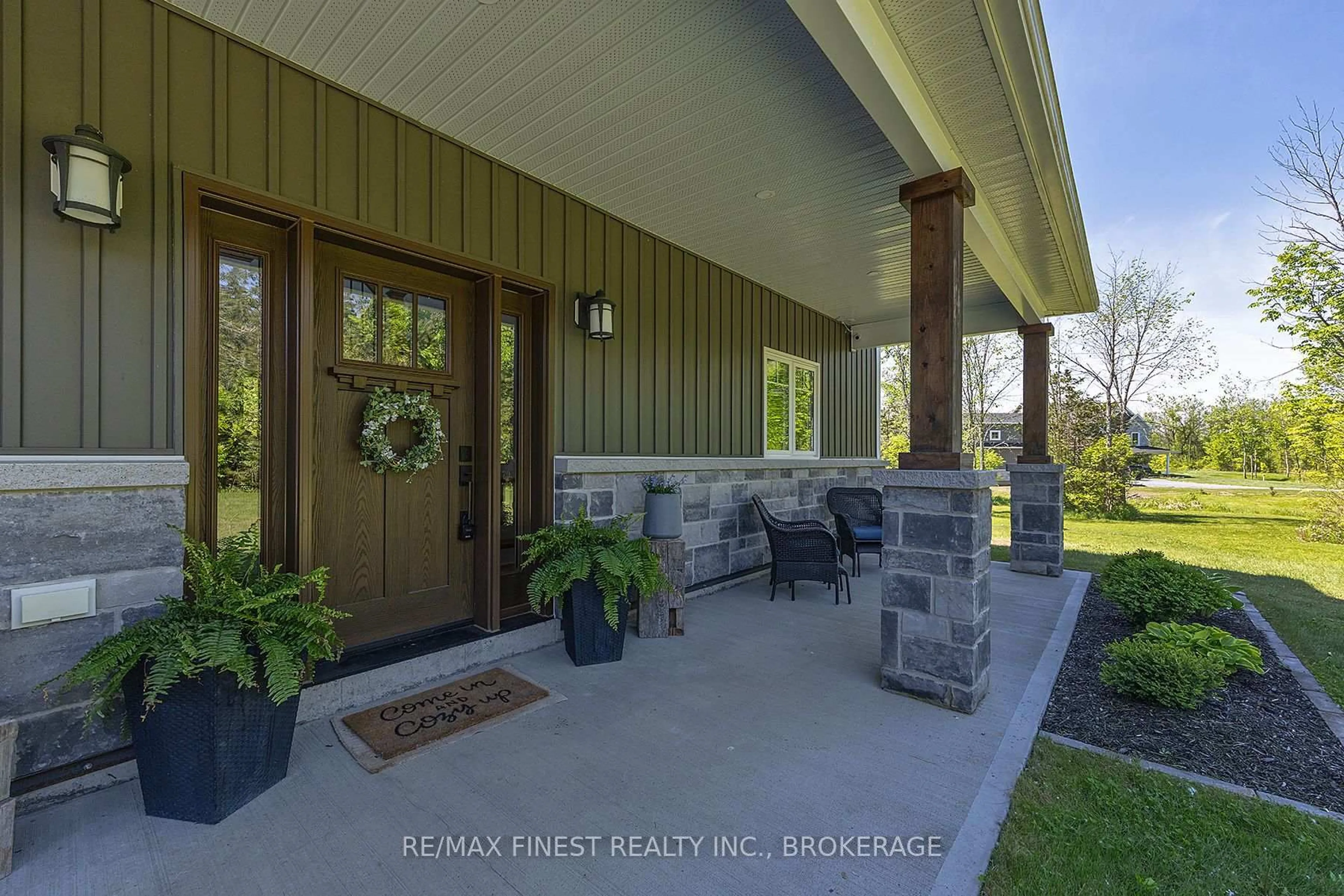 Indoor entryway for 2975 Switzerville Rd, Greater Napanee Ontario K7R 3R6