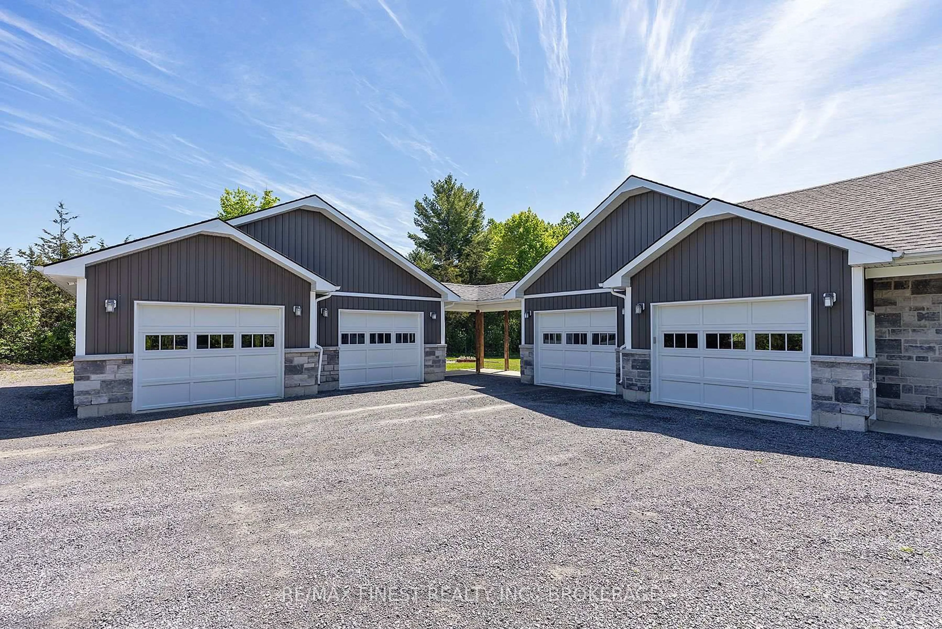 Indoor garage for 2975 Switzerville Rd, Greater Napanee Ontario K7R 3R6