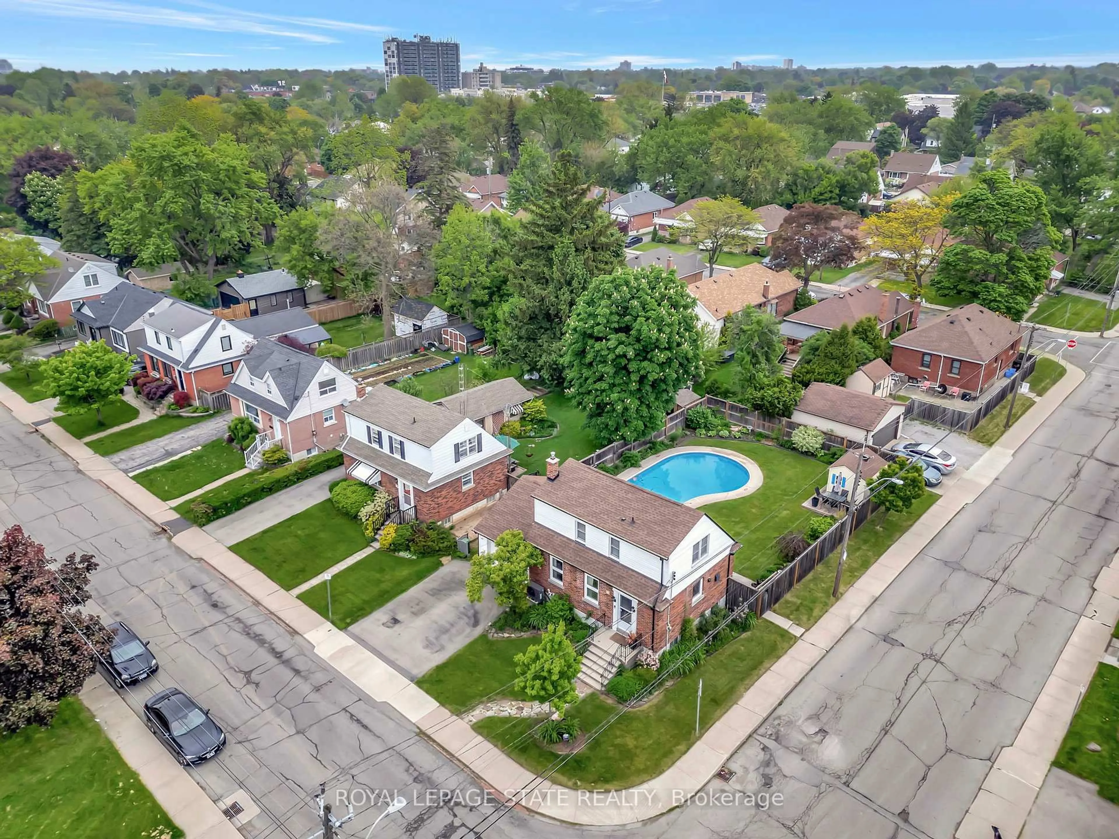 A pic from outside/outdoor area/front of a property/back of a property/a pic from drone, street for 57 West 4th St, Hamilton Ontario L9C 3M5
