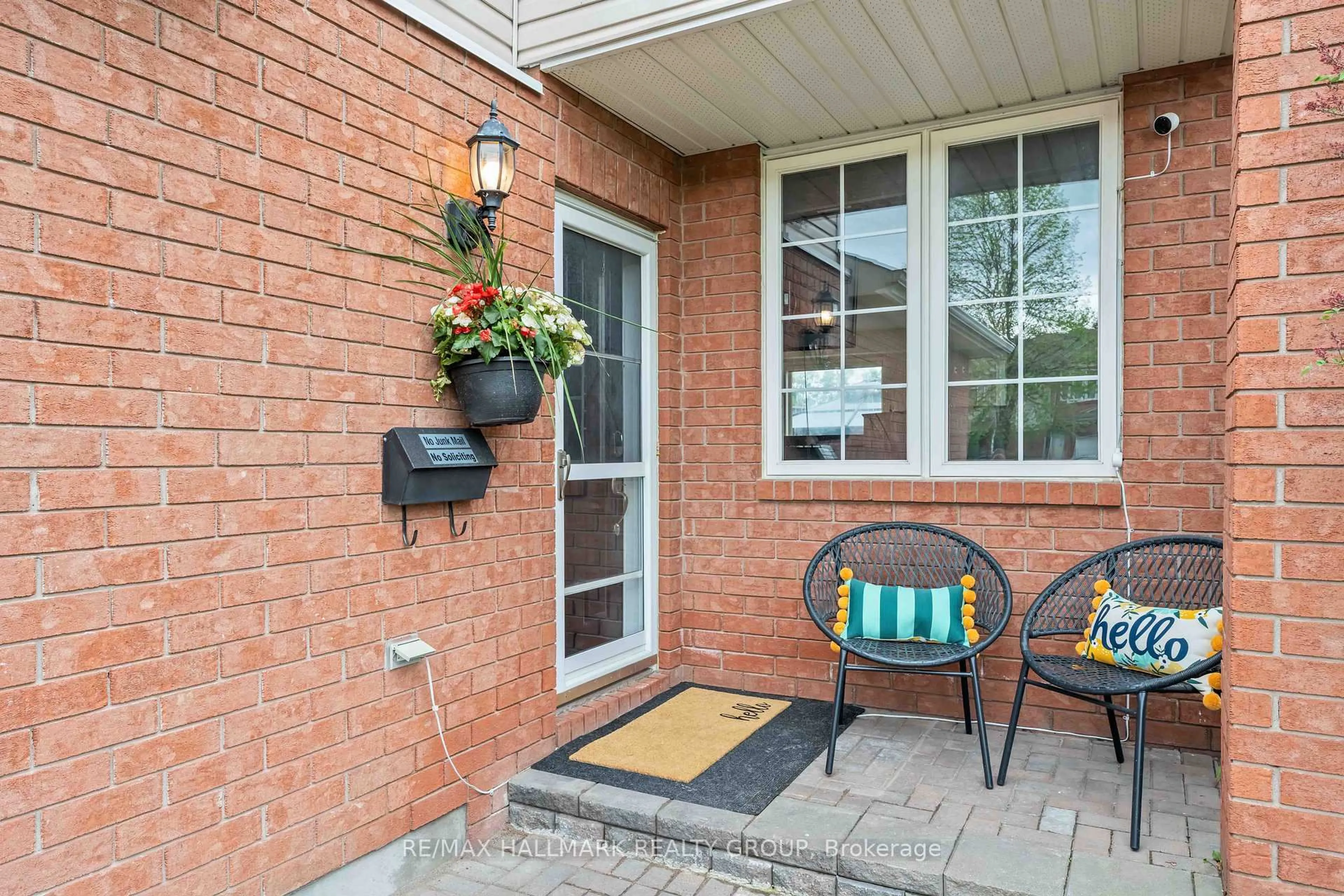 Patio, street for 1532 Duplante Ave, Orleans Ontario K4A 3Z2