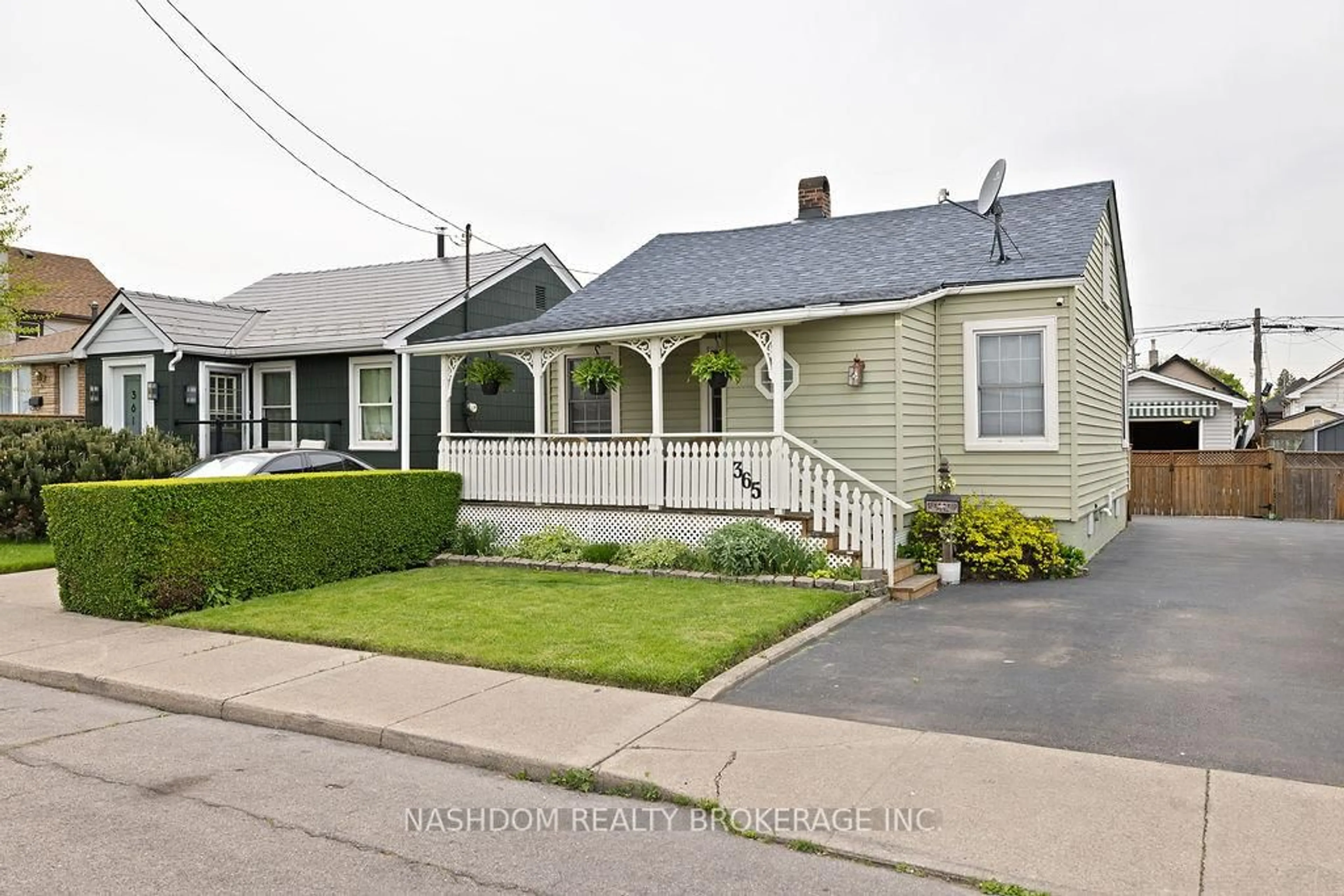 Home with vinyl exterior material, street for 365 Strathearne Ave, Hamilton Ontario L8H 5L2