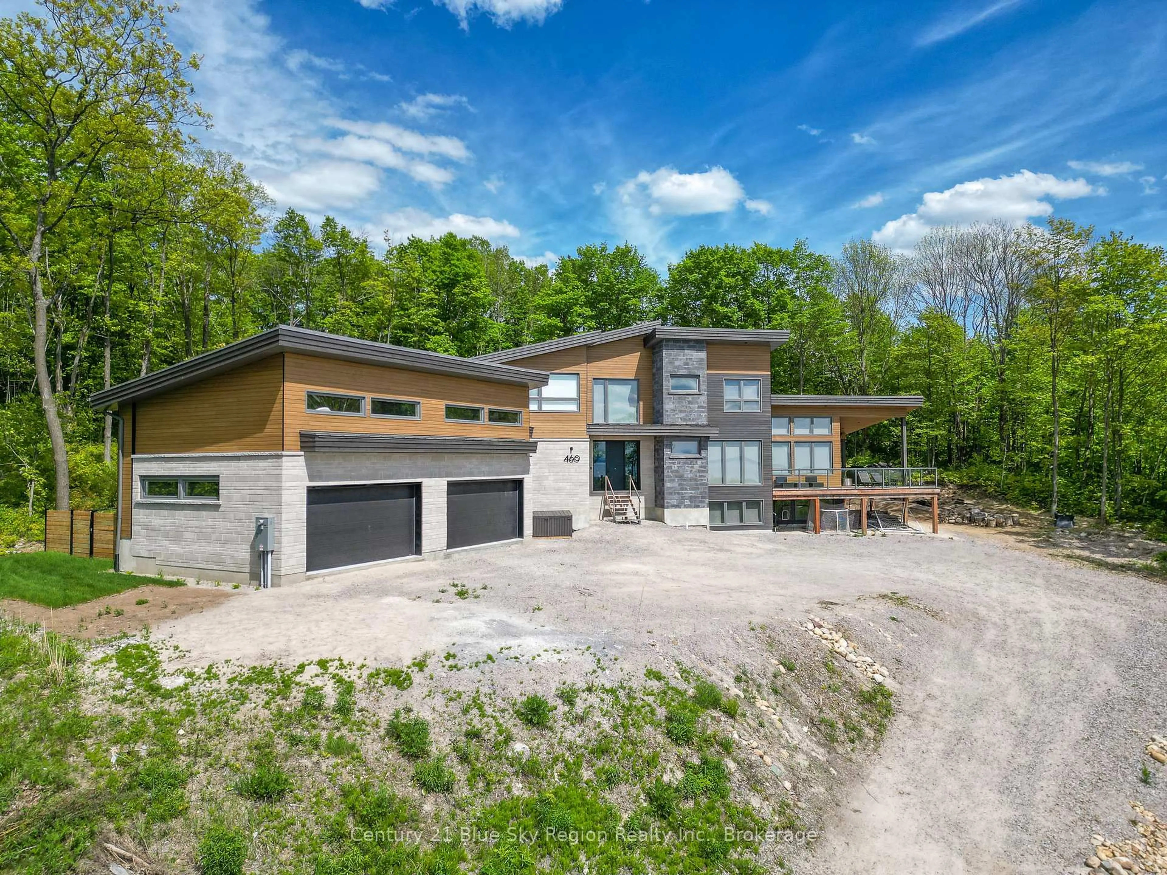 Home with brick exterior material, unknown for 460 Surrey Dr, North Bay Ontario P1C 1E5