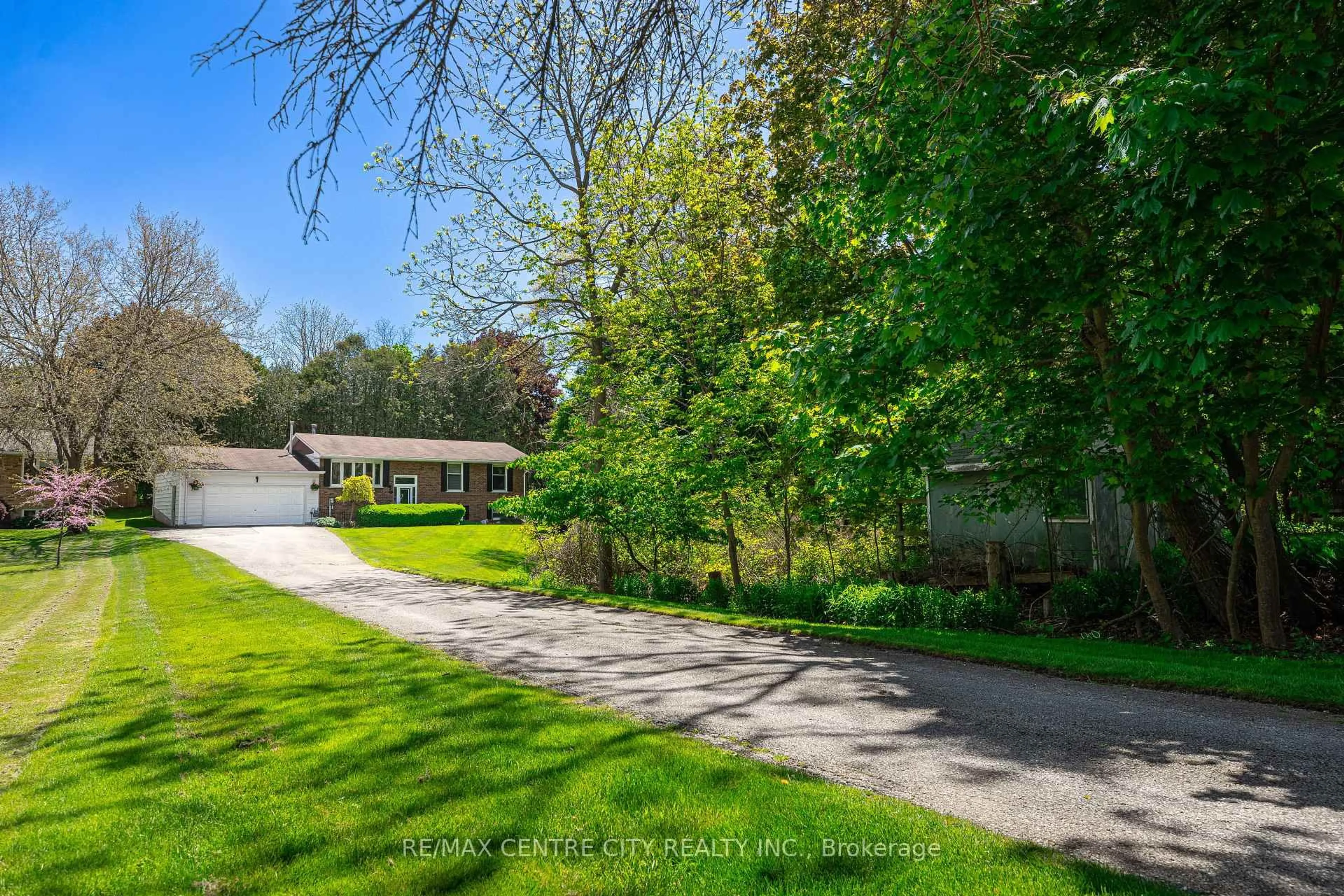 A pic from outside/outdoor area/front of a property/back of a property/a pic from drone, street for 4500 EAST Rd, Central Elgin Ontario N5L 1A0