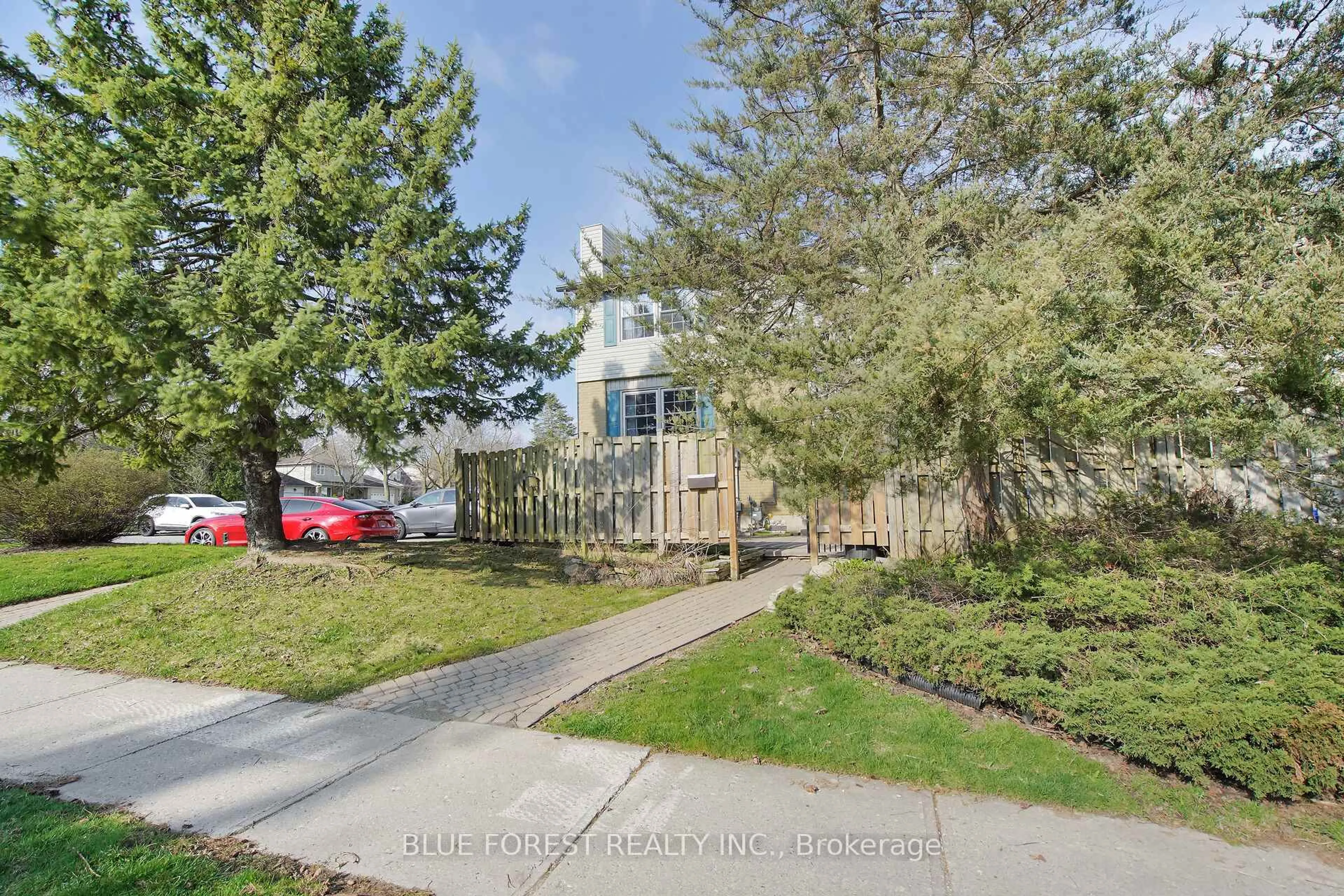 A pic from outside/outdoor area/front of a property/back of a property/a pic from drone, street for 631 Cranbrook Rd #26, London South Ontario N6K 2Y4