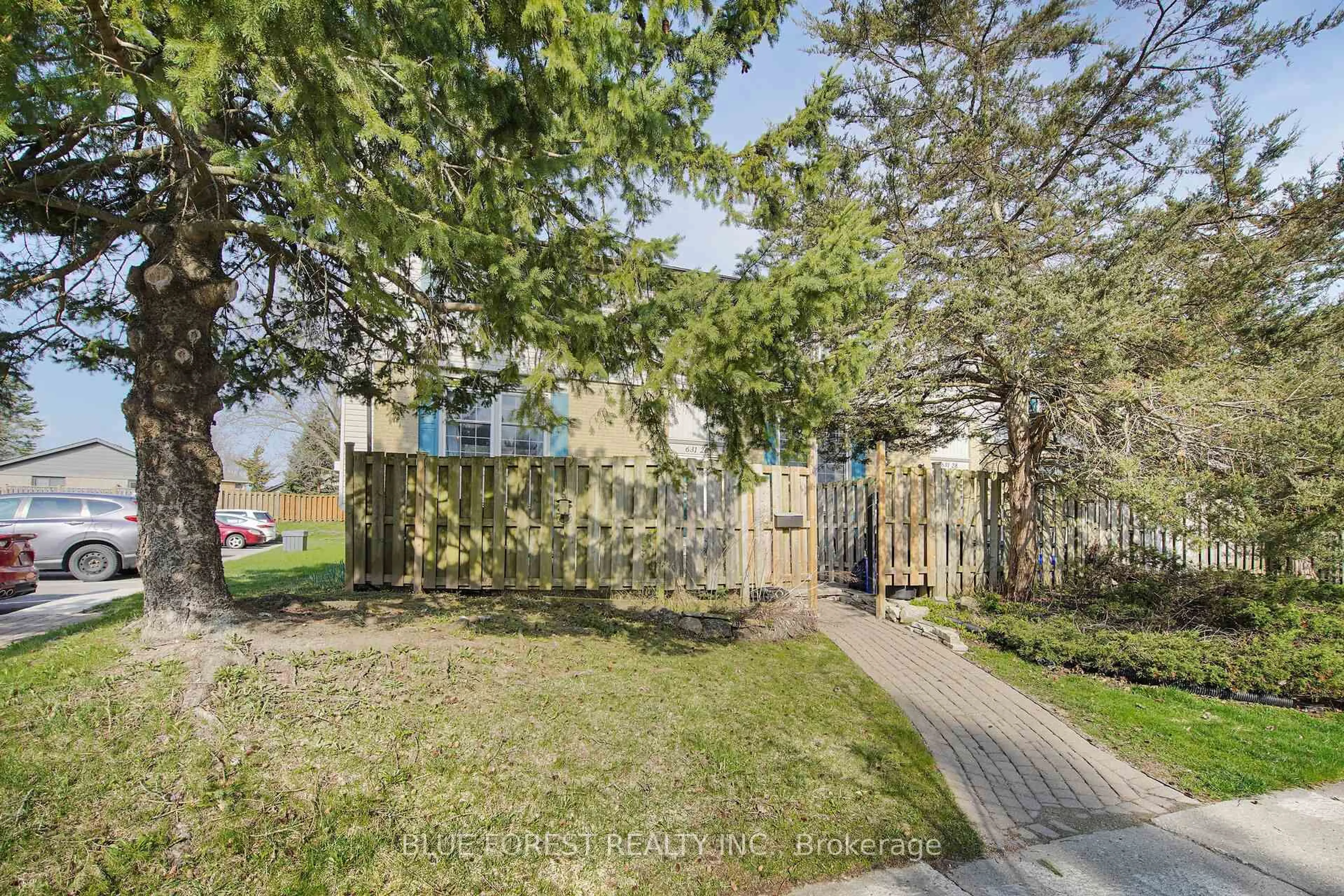 A pic from outside/outdoor area/front of a property/back of a property/a pic from drone, street for 631 Cranbrook Rd #26, London South Ontario N6K 2Y4