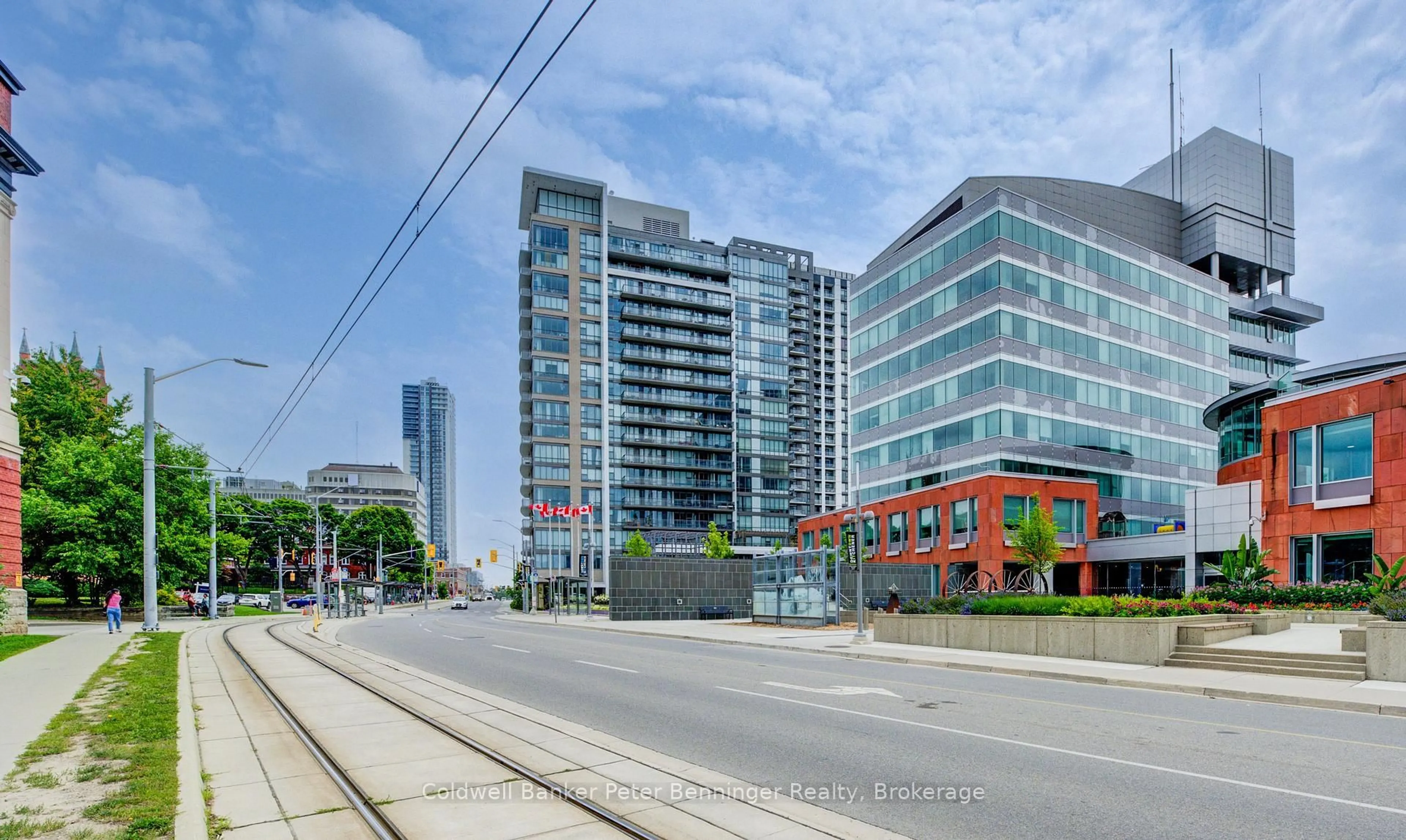 Blurry image for 85 Duke St #703, Kitchener Ontario N2H 4Y7