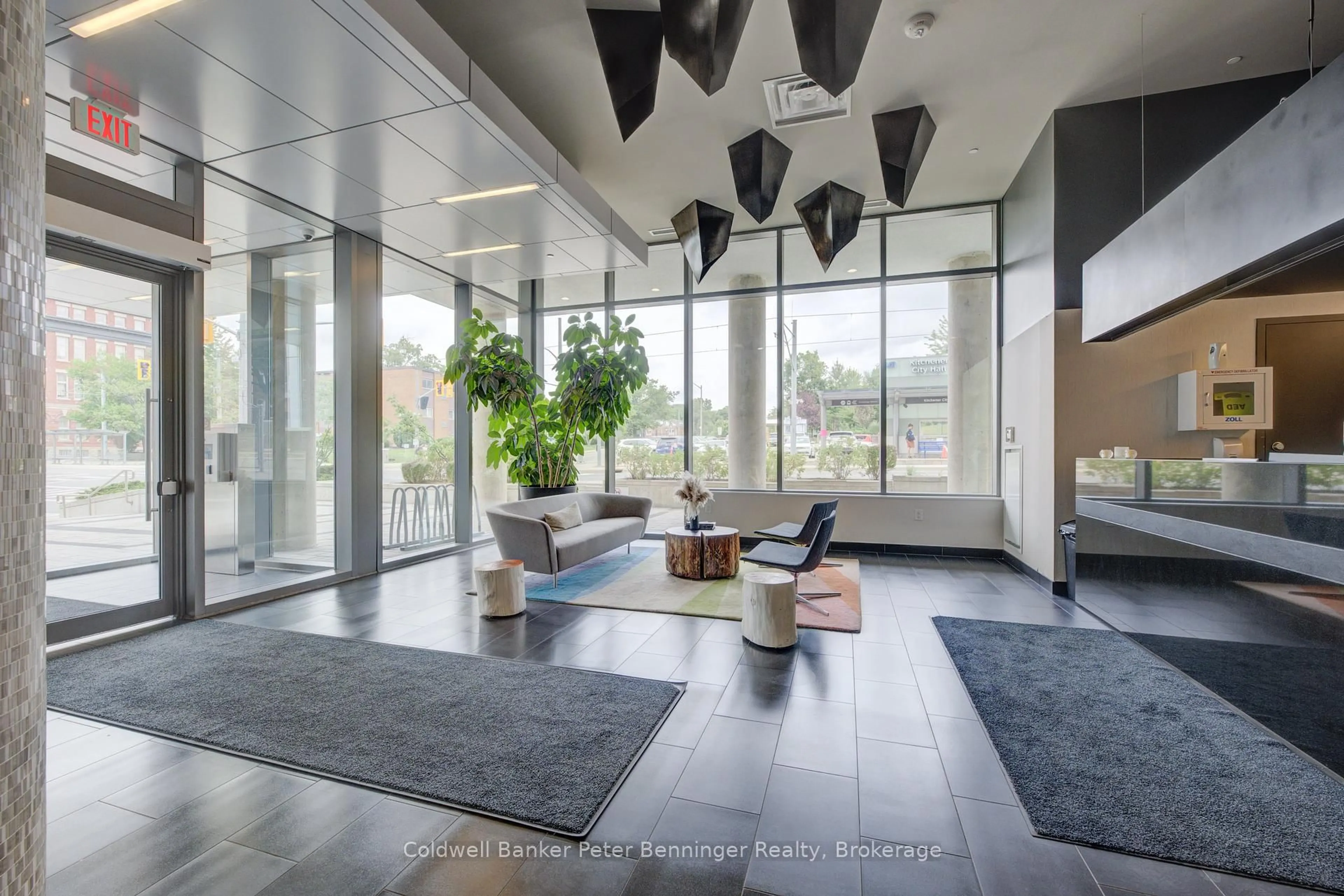 Indoor foyer for 85 Duke St #703, Kitchener Ontario N2H 4Y7