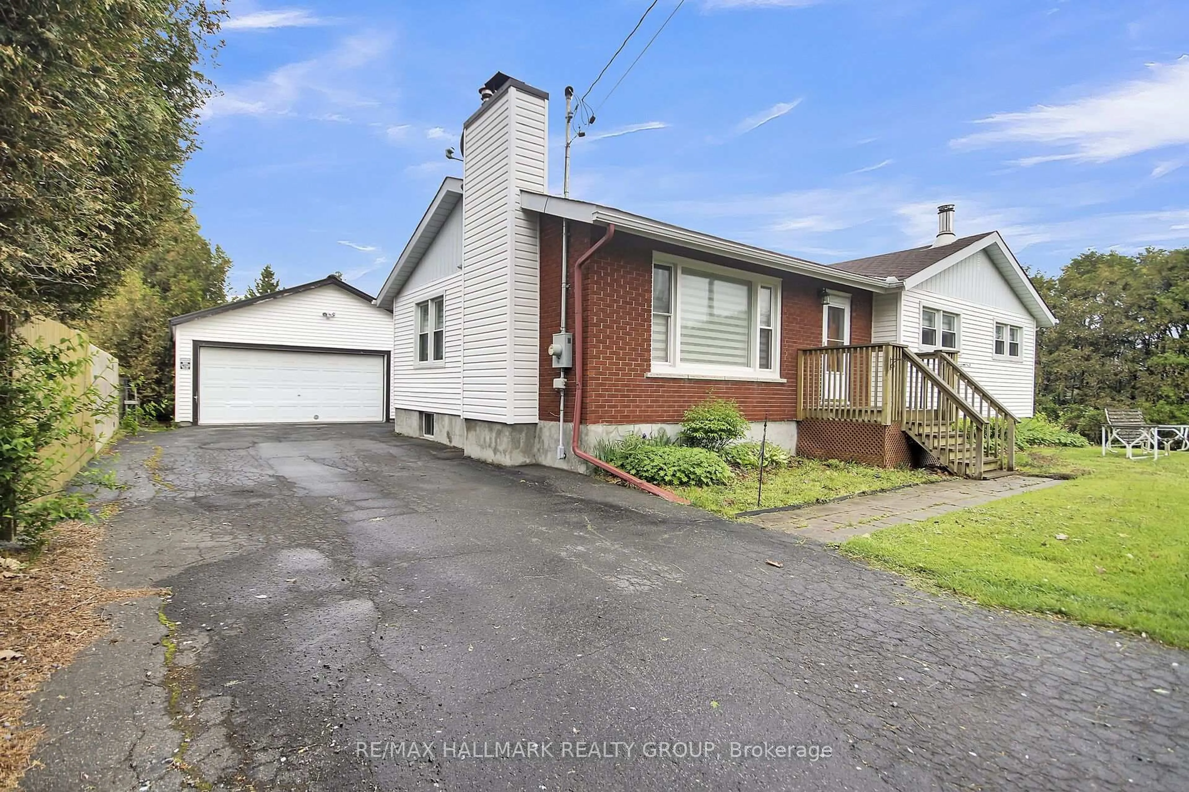 A pic from outside/outdoor area/front of a property/back of a property/a pic from drone, street for 3338 Huntley Rd, Richmond Ontario K0A 2Z0