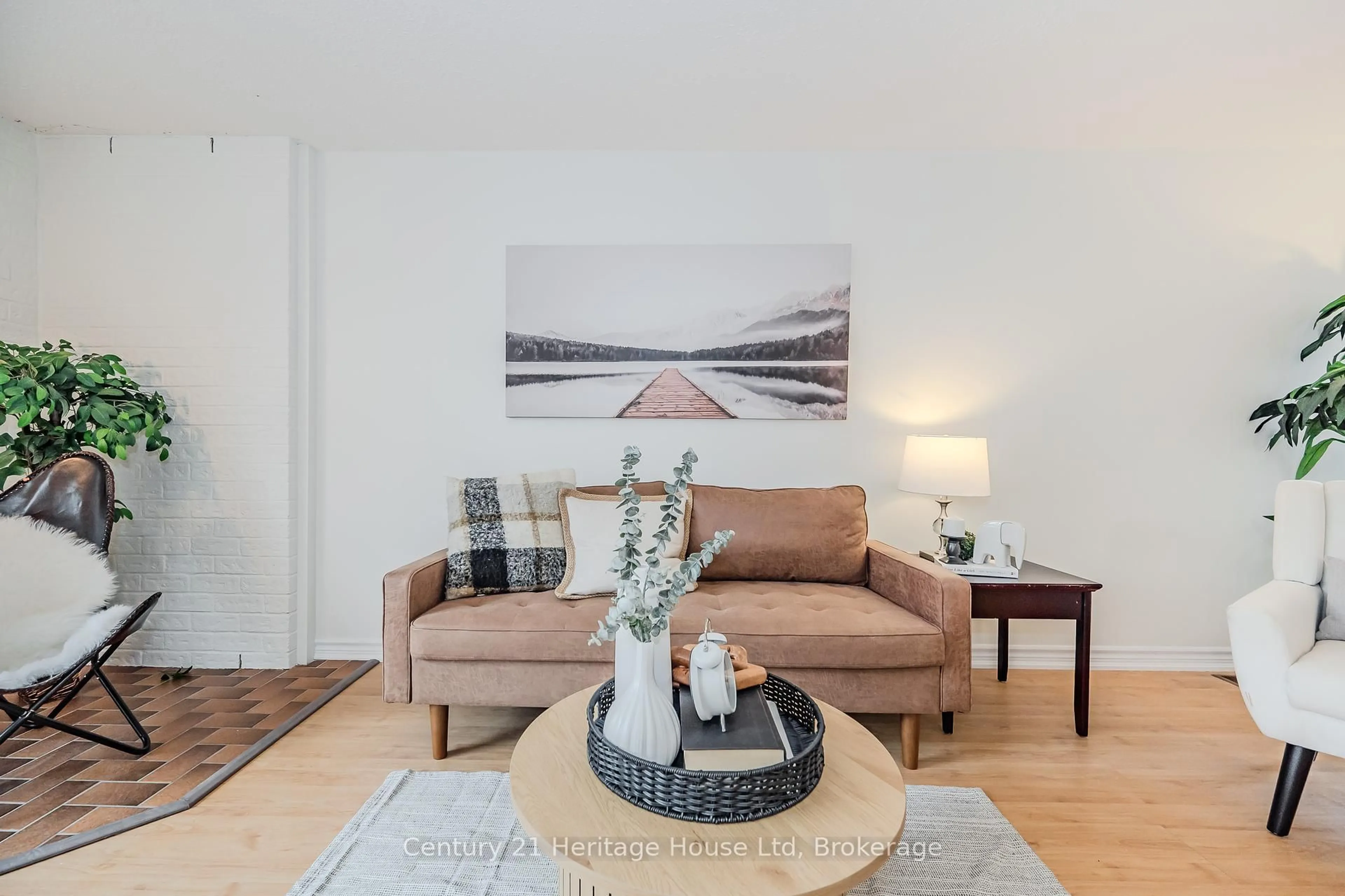 Living room with furniture, unknown for 1 Christopher Crt, Guelph Ontario N1G 4A1