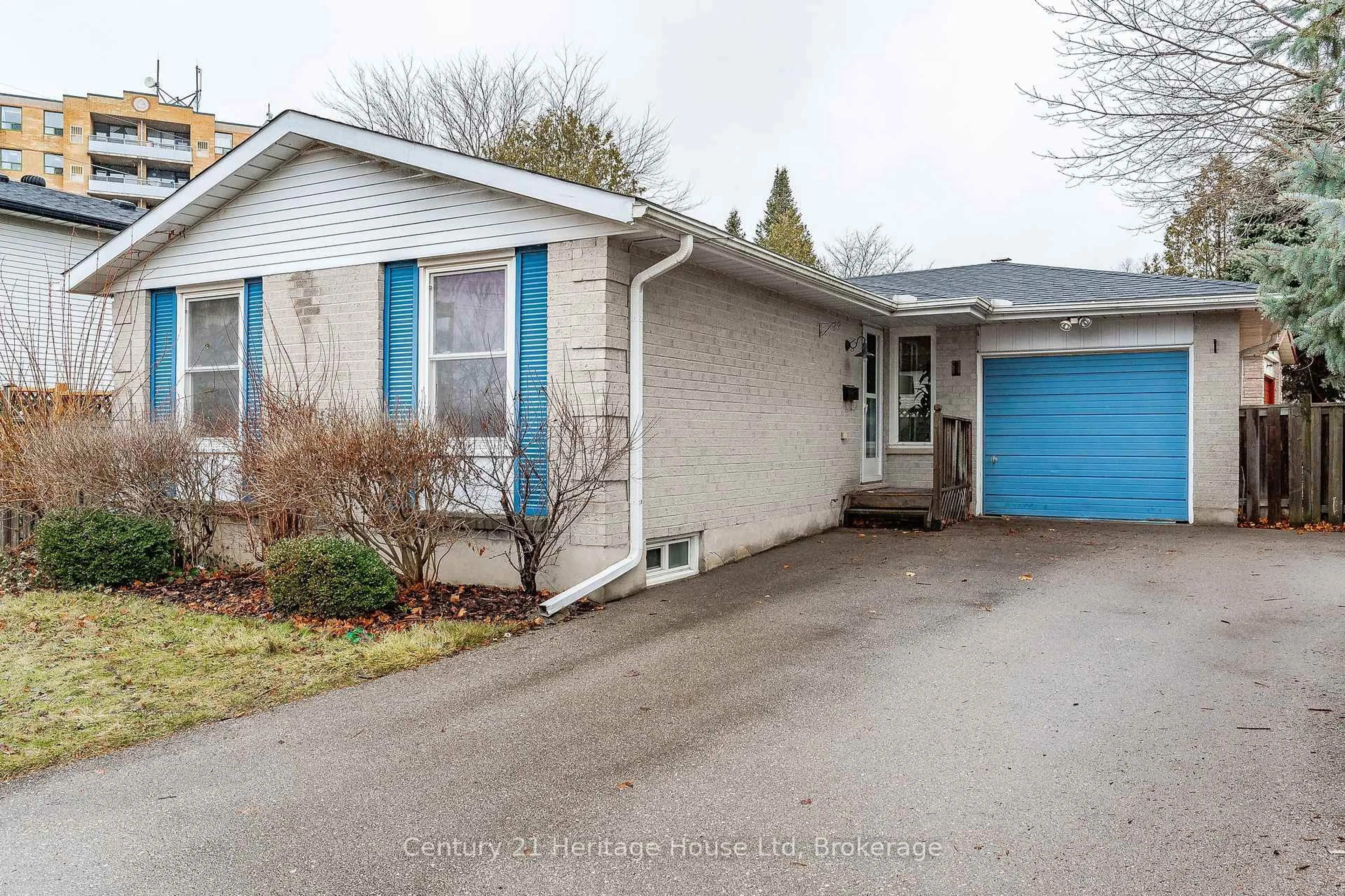Unknown for 1 Christopher Crt, Guelph Ontario N1G 4A1