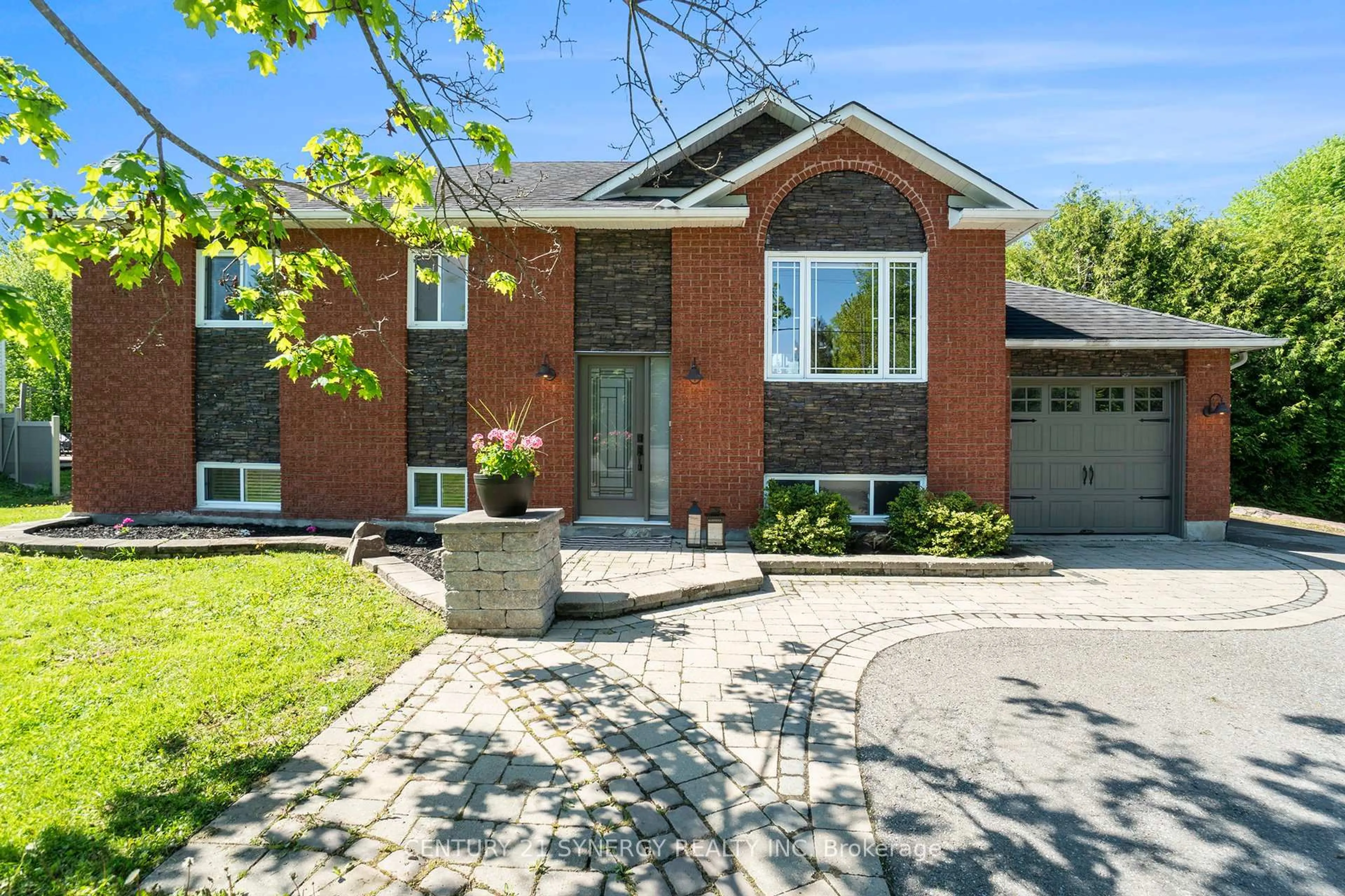 Home with brick exterior material, street for 400 Mcdermitt Dr, Clarence-Rockland Ontario K4K 1K9