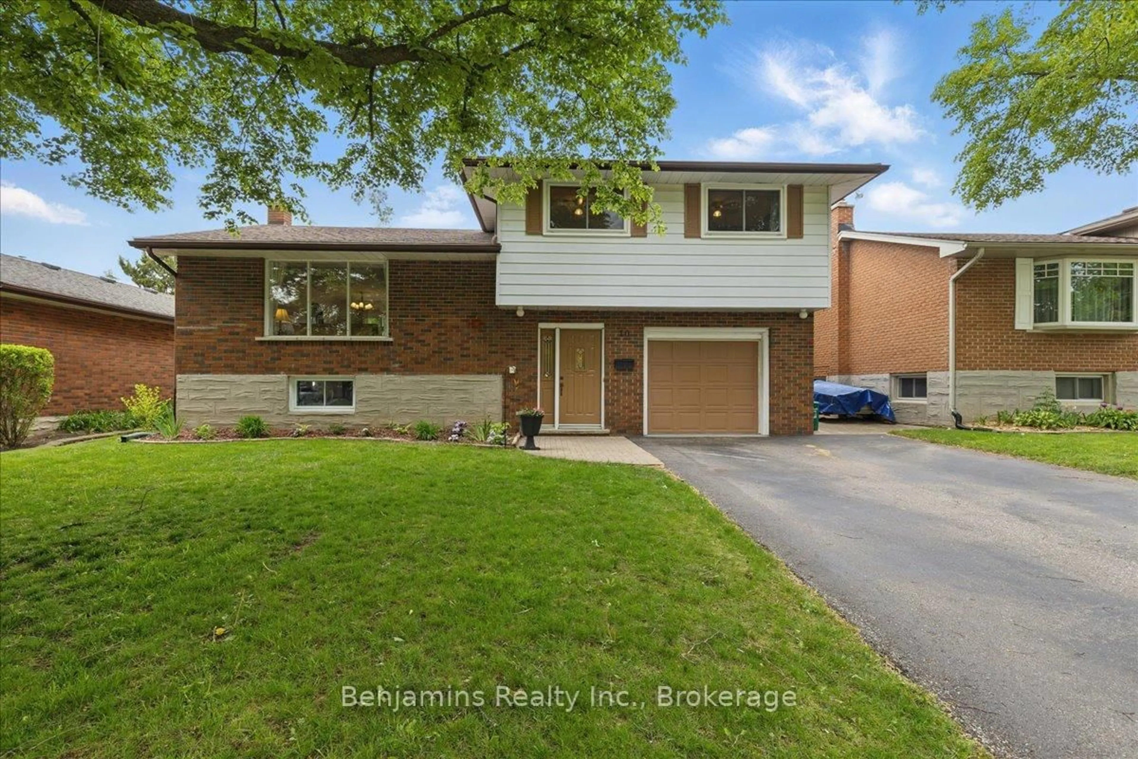 Home with brick exterior material, street for 10 Willow Ave, Cambridge Ontario N1R 2Z3