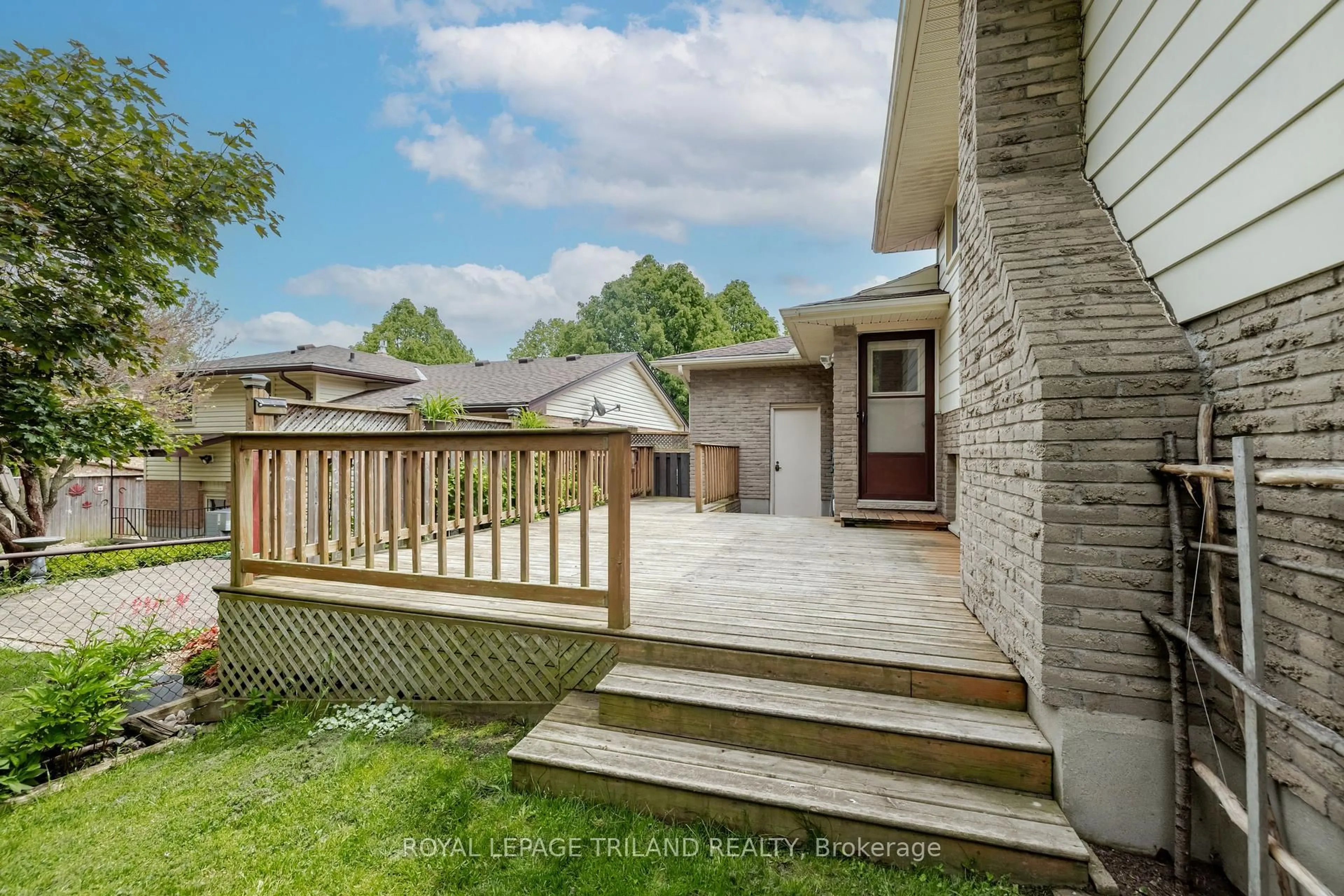 Unknown for 95 Concord Cres, London North Ontario N6G 3H5
