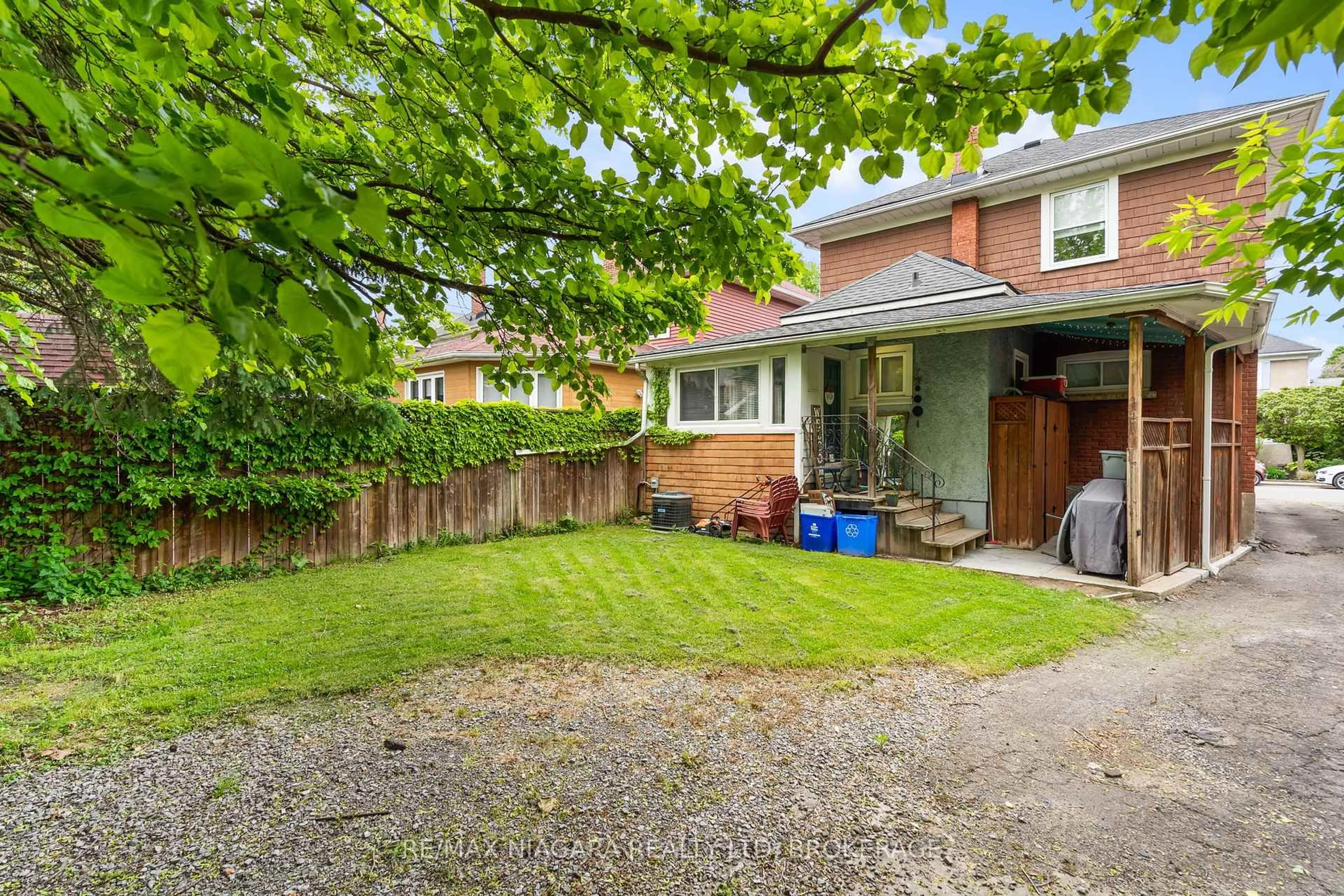 Patio, street for 47 CHAPLIN Ave, St. Catharines Ontario L2R 2E4