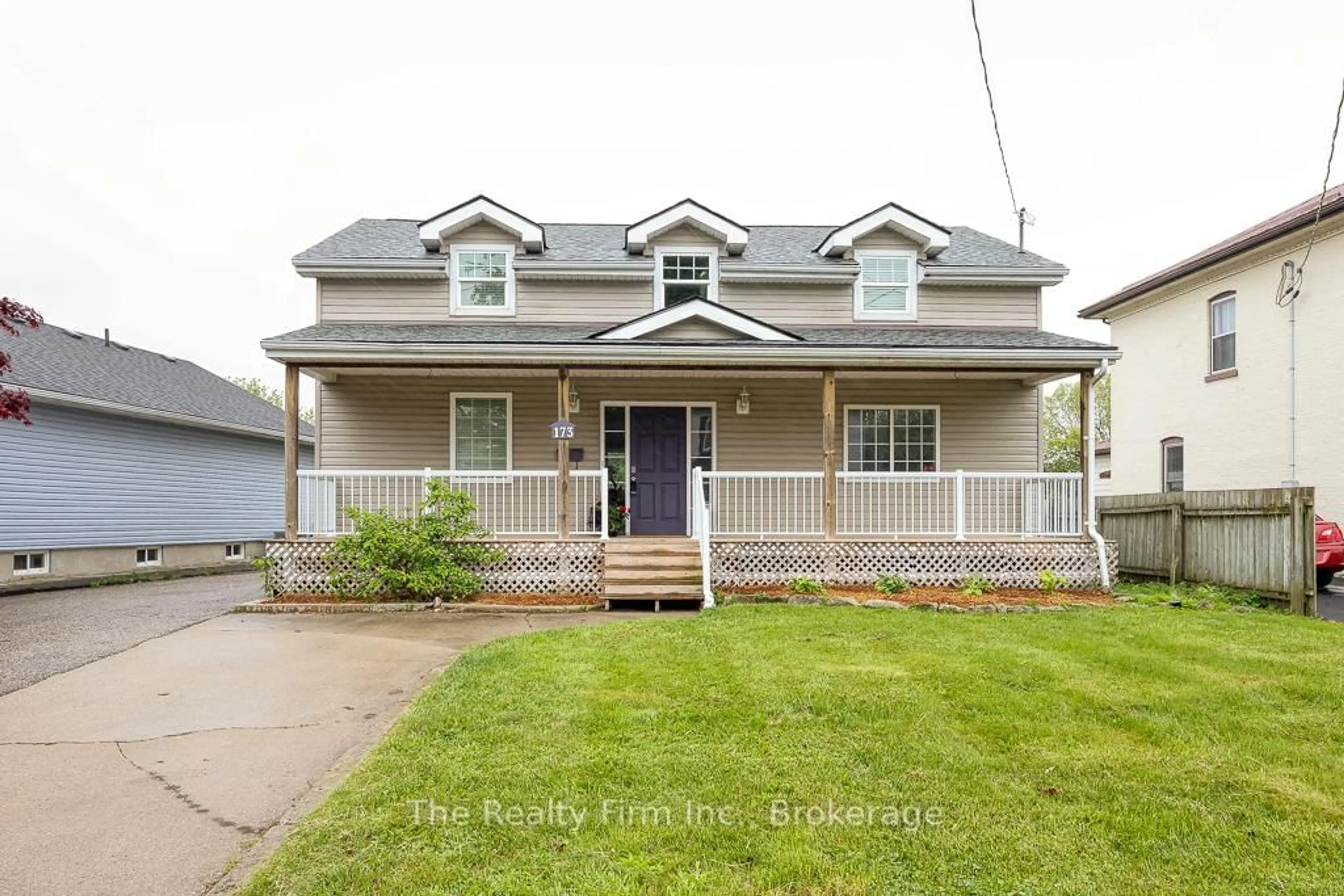 Home with vinyl exterior material, street for 173 Victoria St, Ingersoll Ontario N5C 2N2