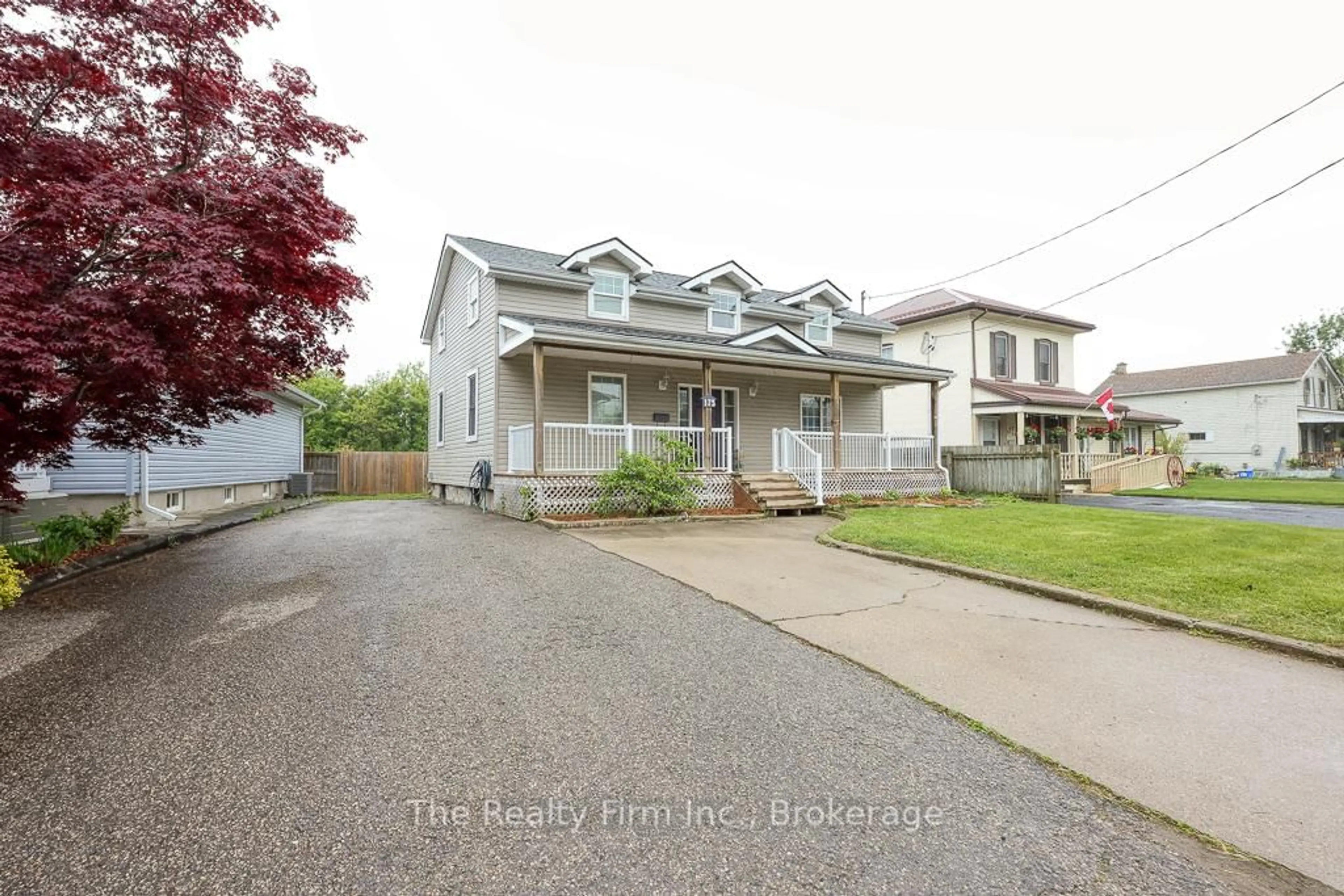 A pic from outside/outdoor area/front of a property/back of a property/a pic from drone, street for 173 Victoria St, Ingersoll Ontario N5C 2N2