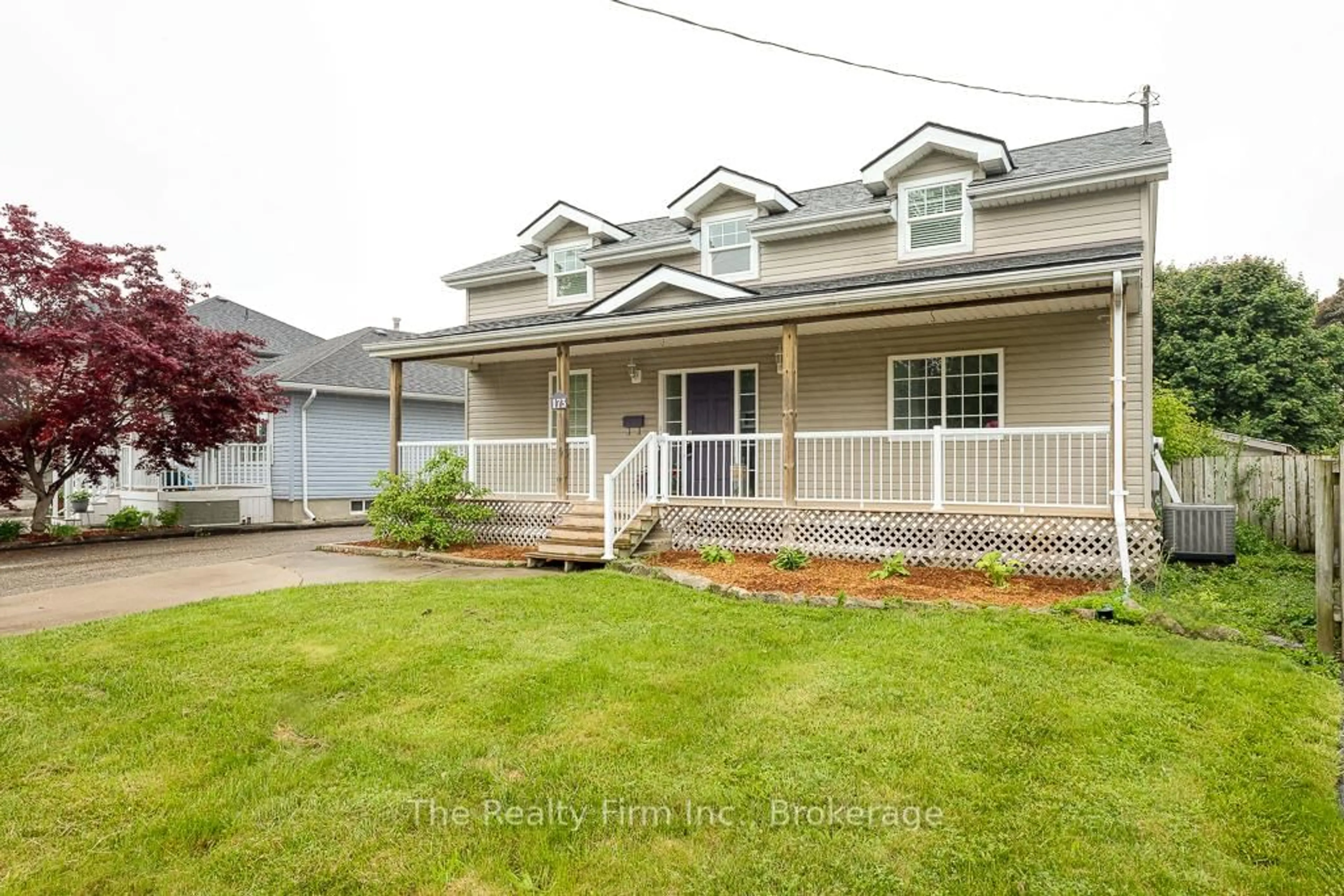 Home with vinyl exterior material, street for 173 Victoria St, Ingersoll Ontario N5C 2N2