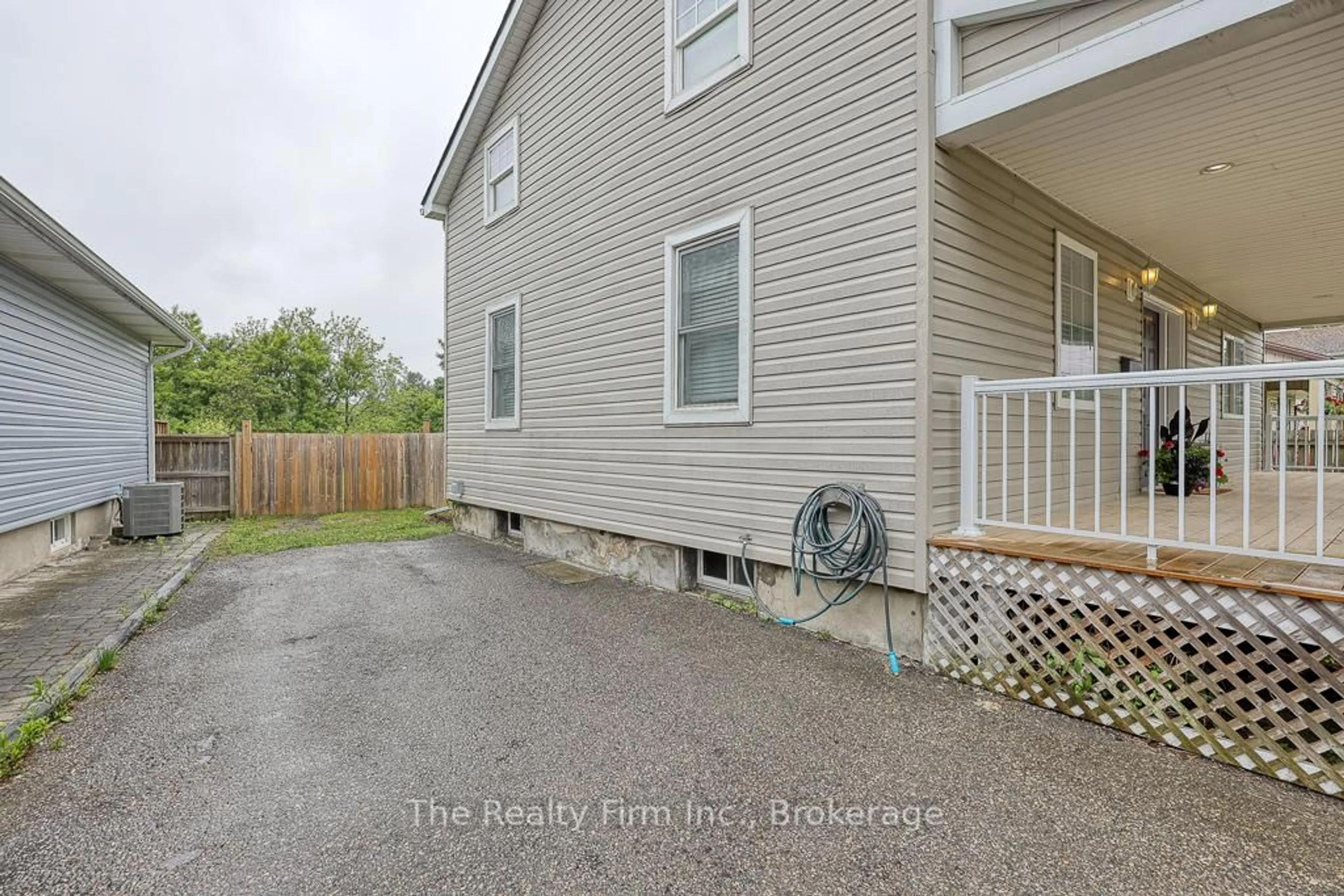 Patio, street for 173 Victoria St, Ingersoll Ontario N5C 2N2