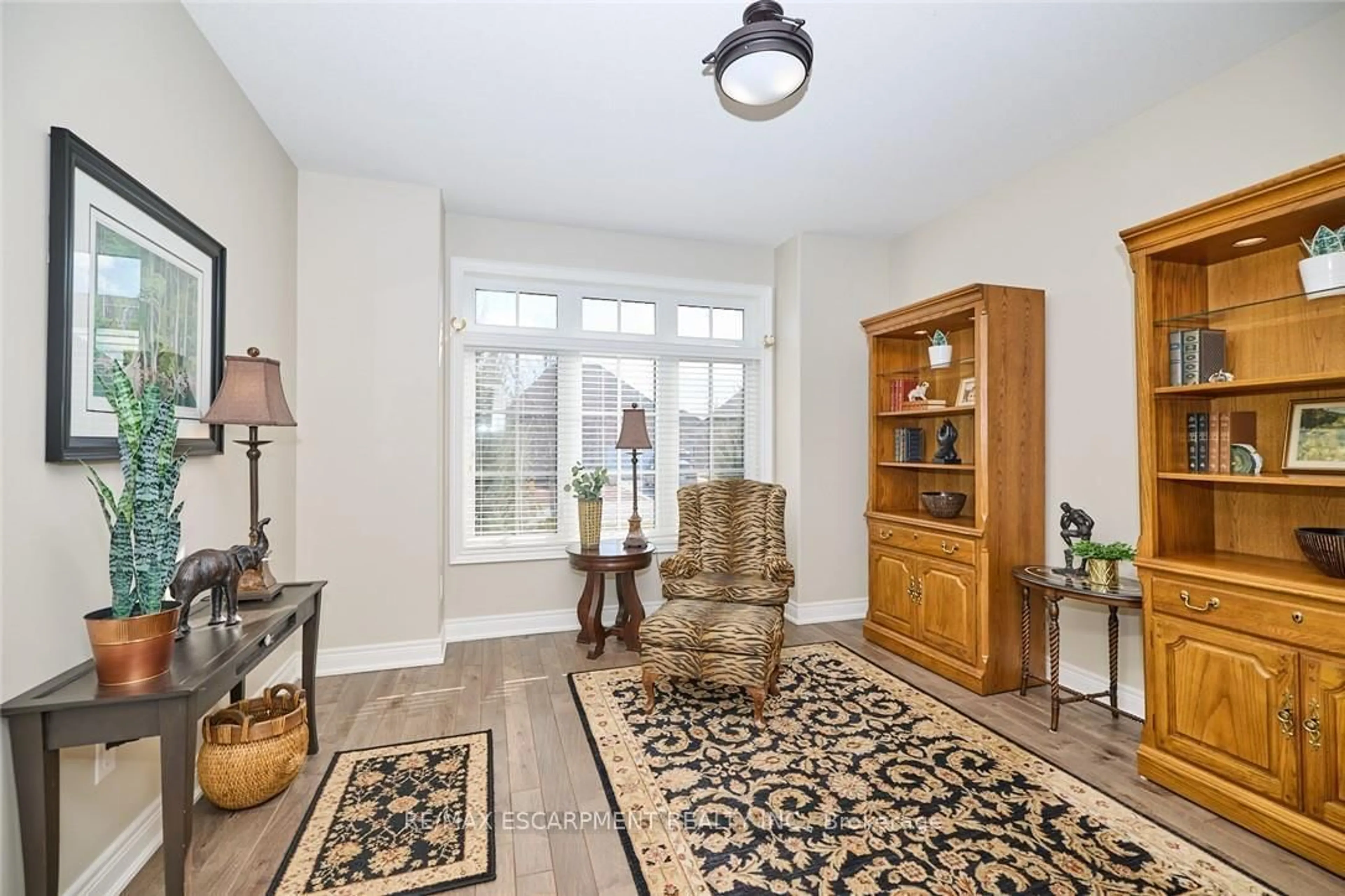 Indoor entryway for 33 Butlers Dr, Fort Erie Ontario L0S 1N0
