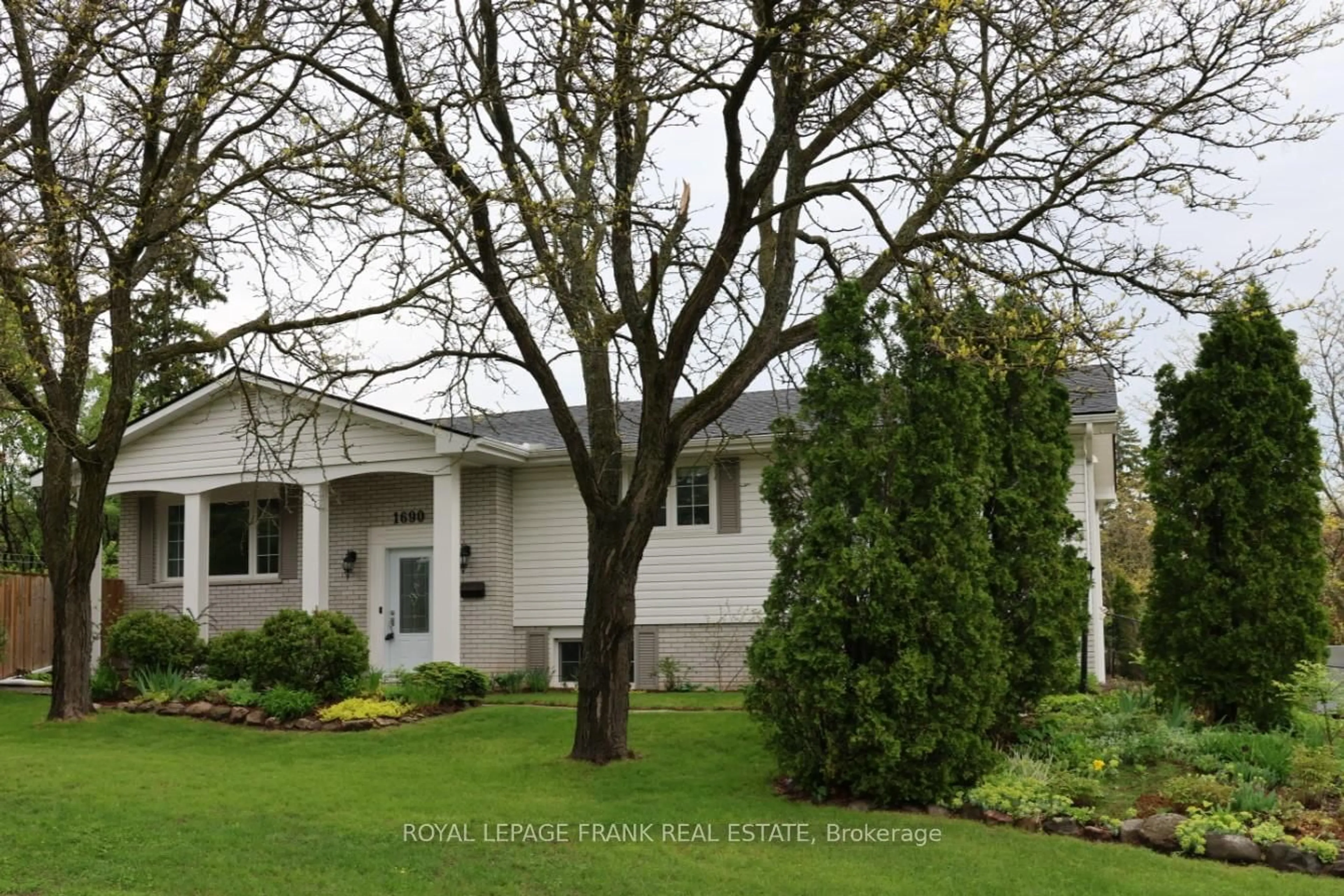 Home with vinyl exterior material, street for 1690 Pinehill Dr, Peterborough West Ontario K9J 7G4