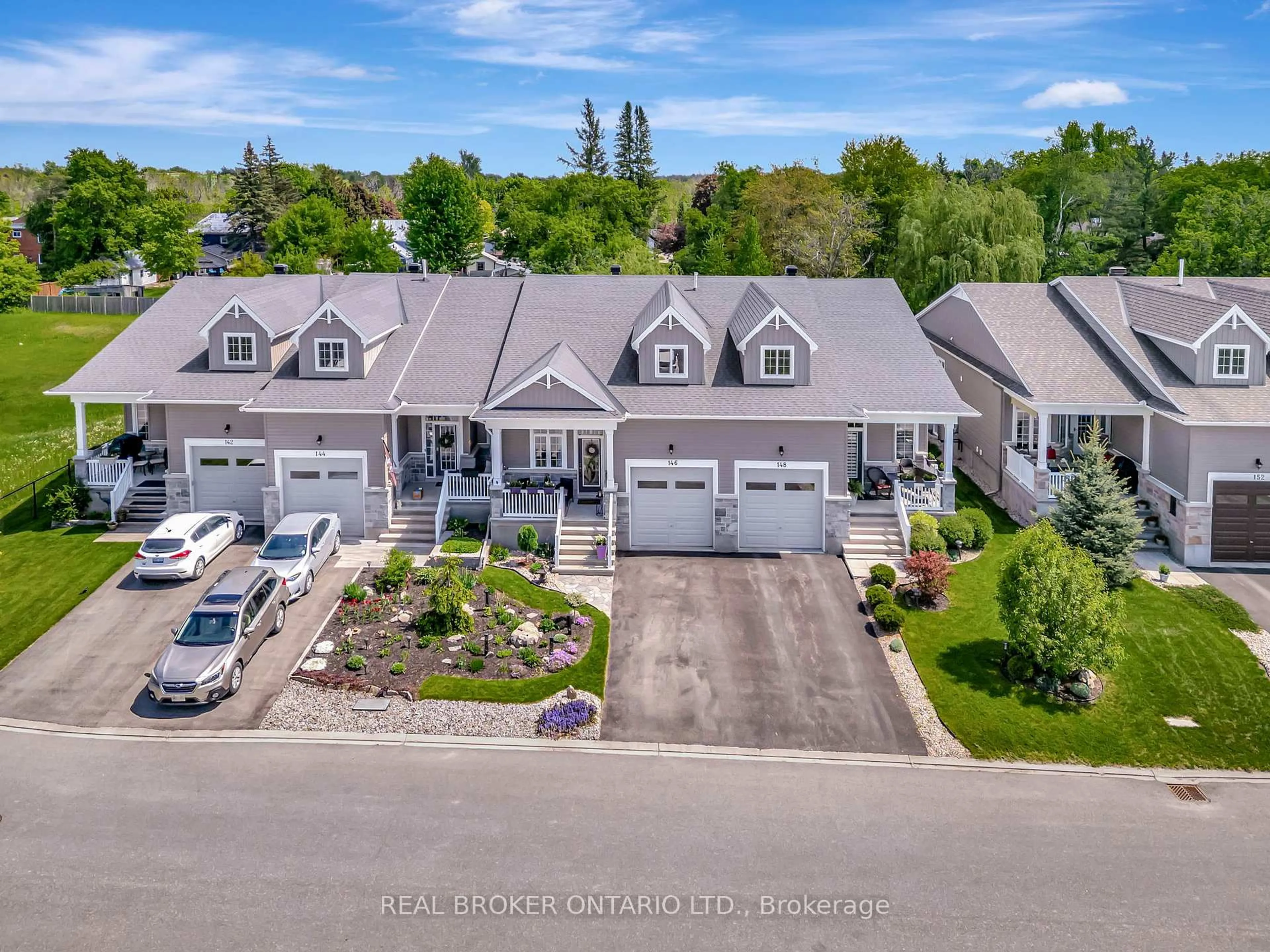 A pic from outside/outdoor area/front of a property/back of a property/a pic from drone, street for 146 Oxford St, North Grenville Ontario K0G 1J0