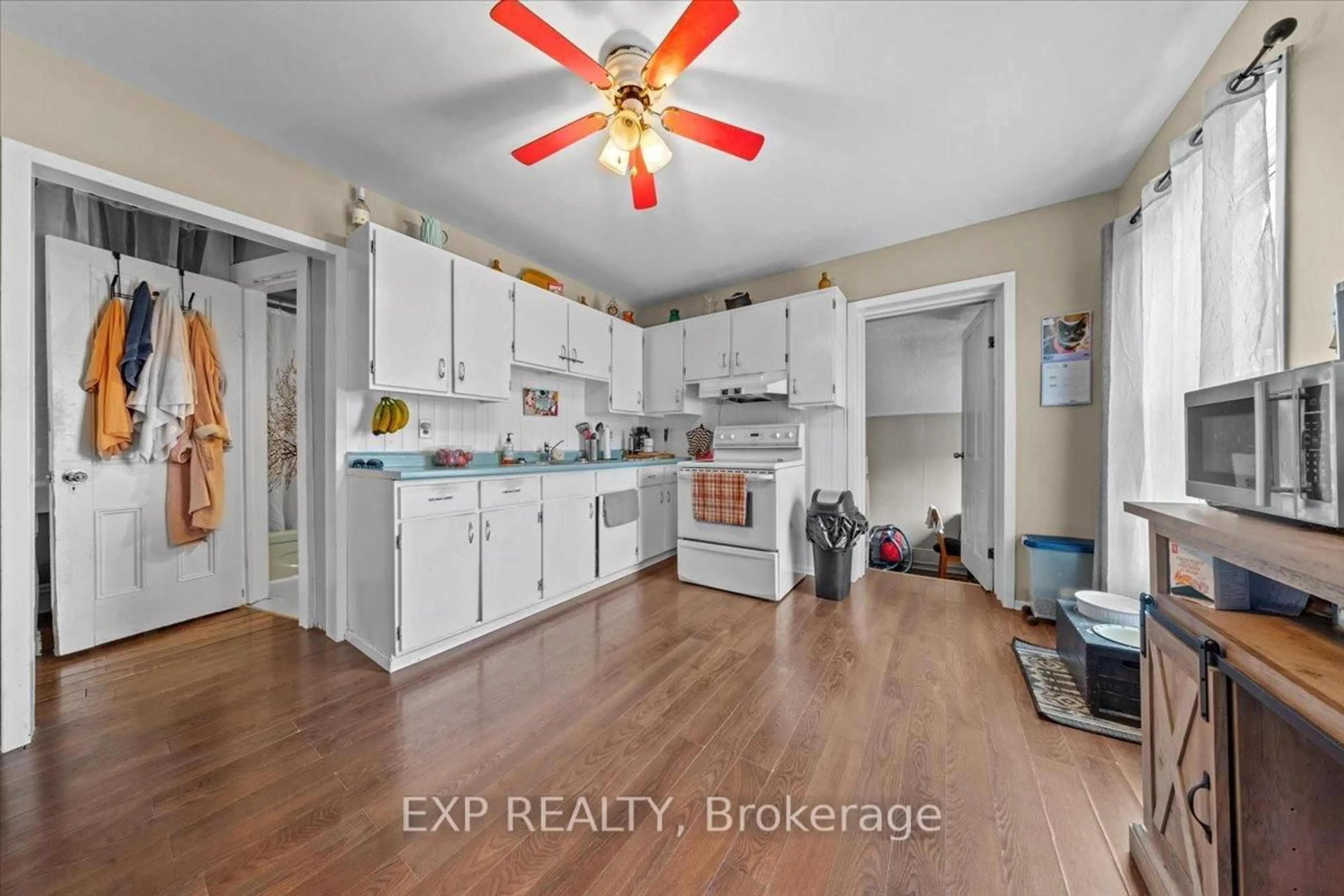 Open concept kitchen, unknown for 60 Pearl St, Brockville Ontario K6V 1P7