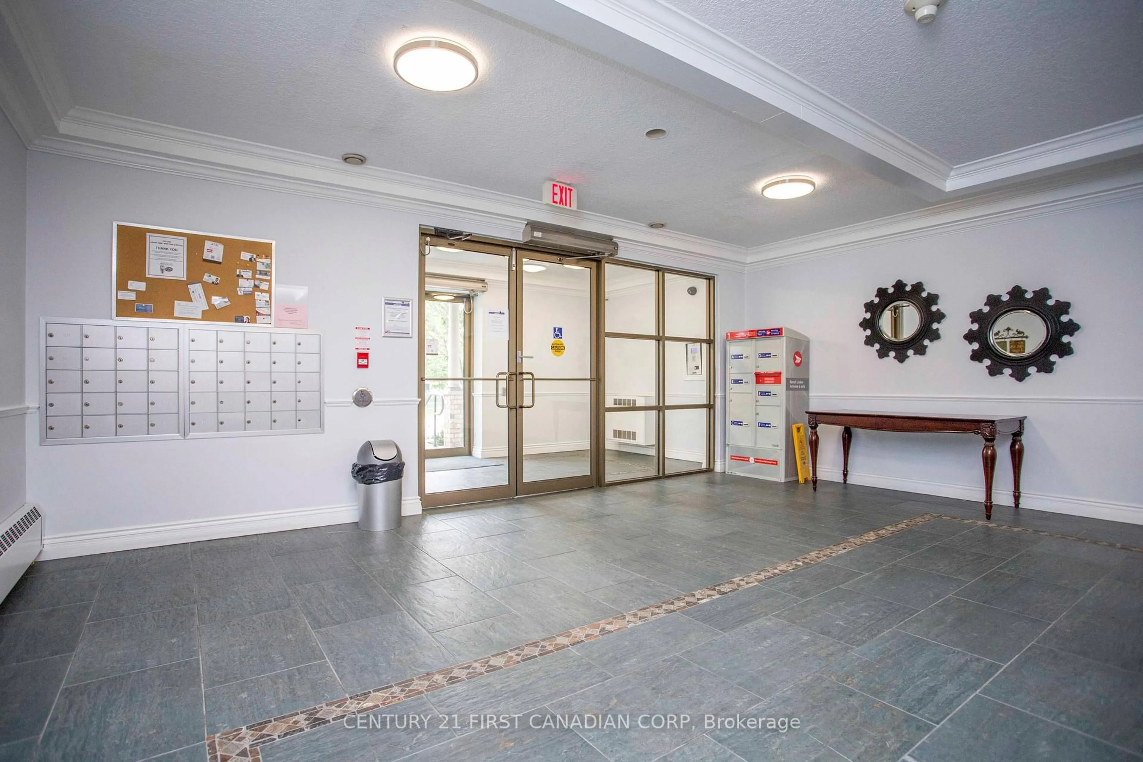 Indoor foyer for 435 Colborne St #505, London East Ontario N6B 2T2