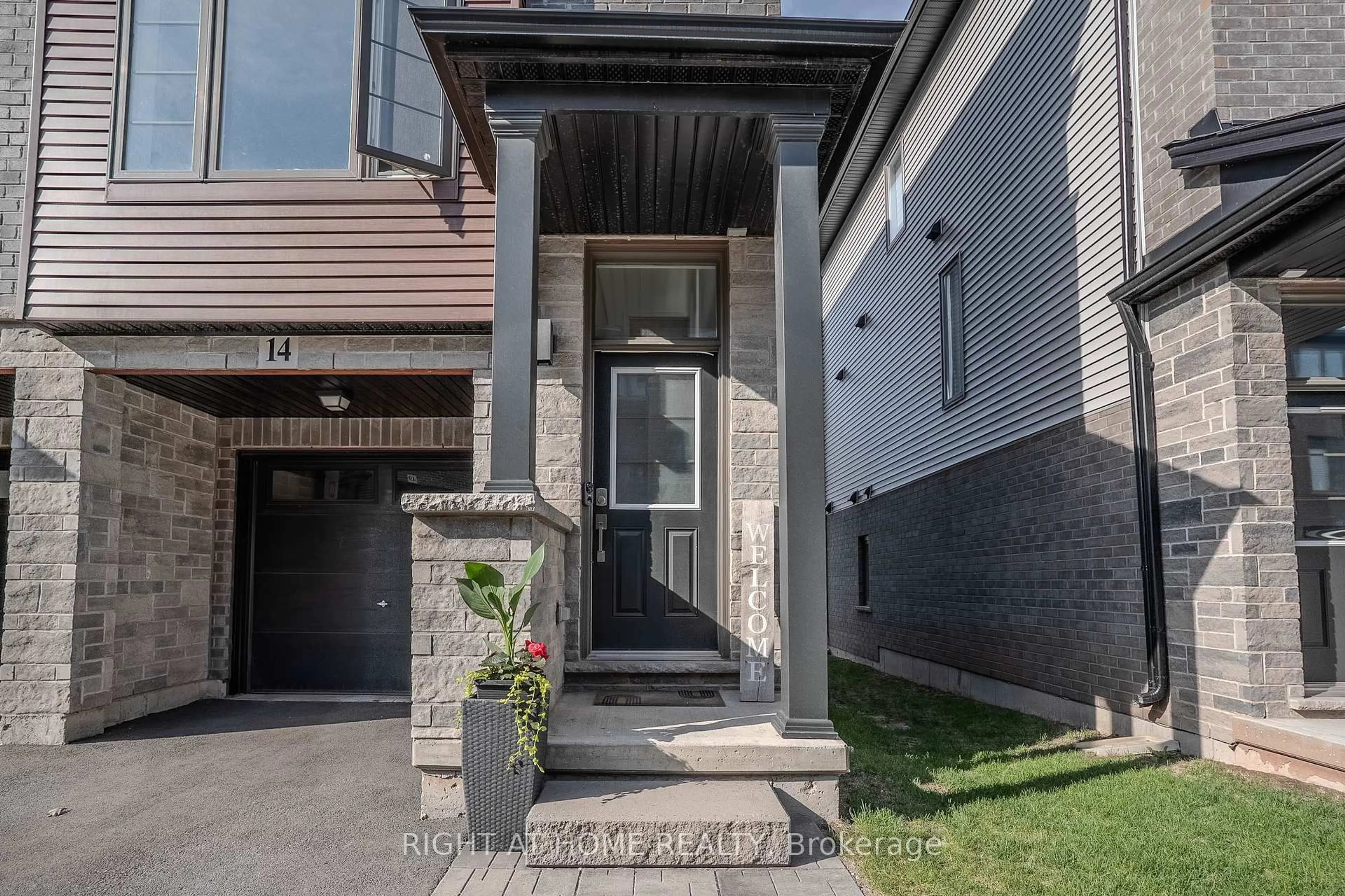 Home with brick exterior material, street for 575 Woodward Ave #14, Hamilton Ontario L8H 0B3