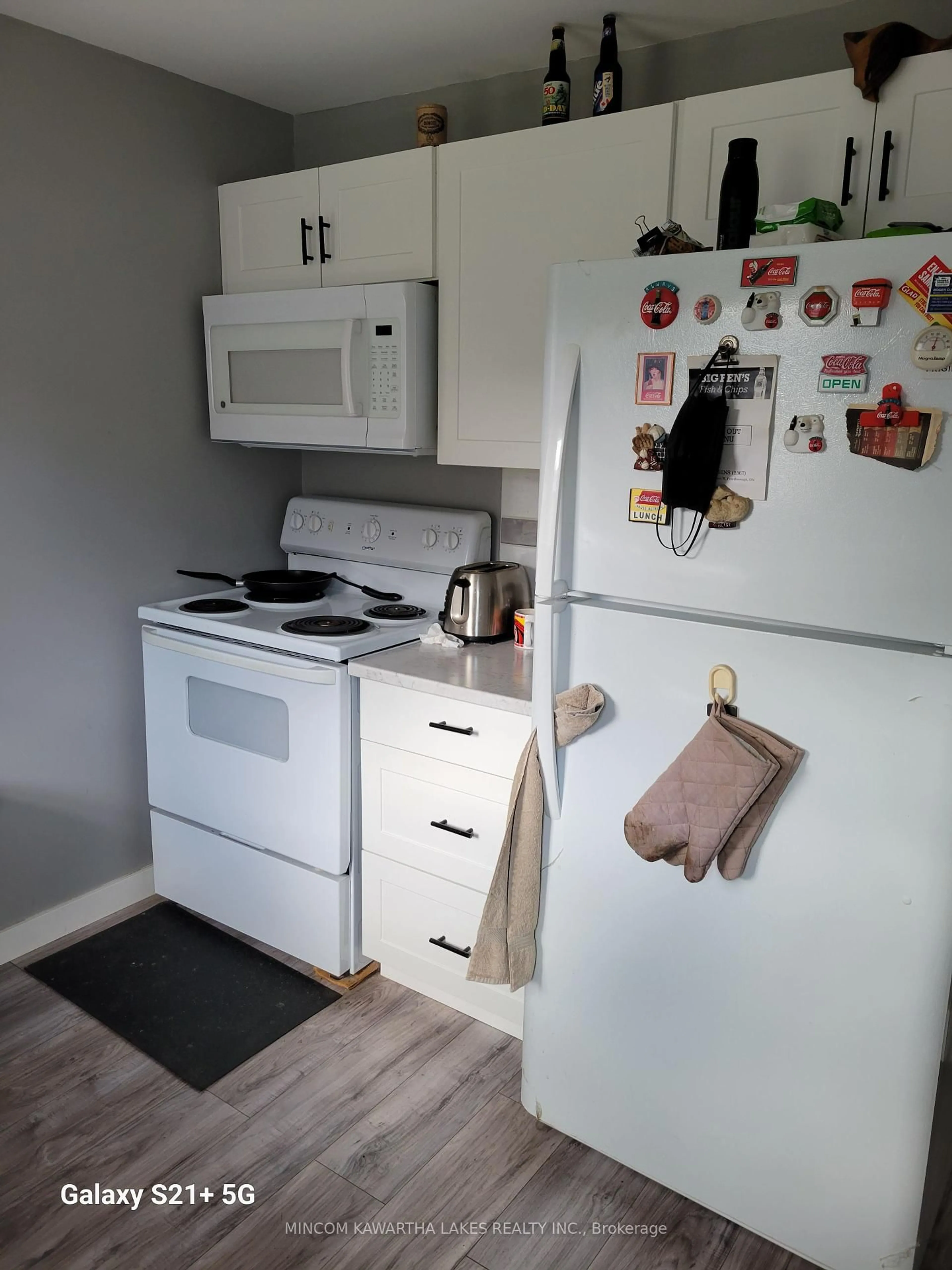Standard kitchen, unknown for 889 Western Ave, Peterborough Central Ontario K9J 5W1