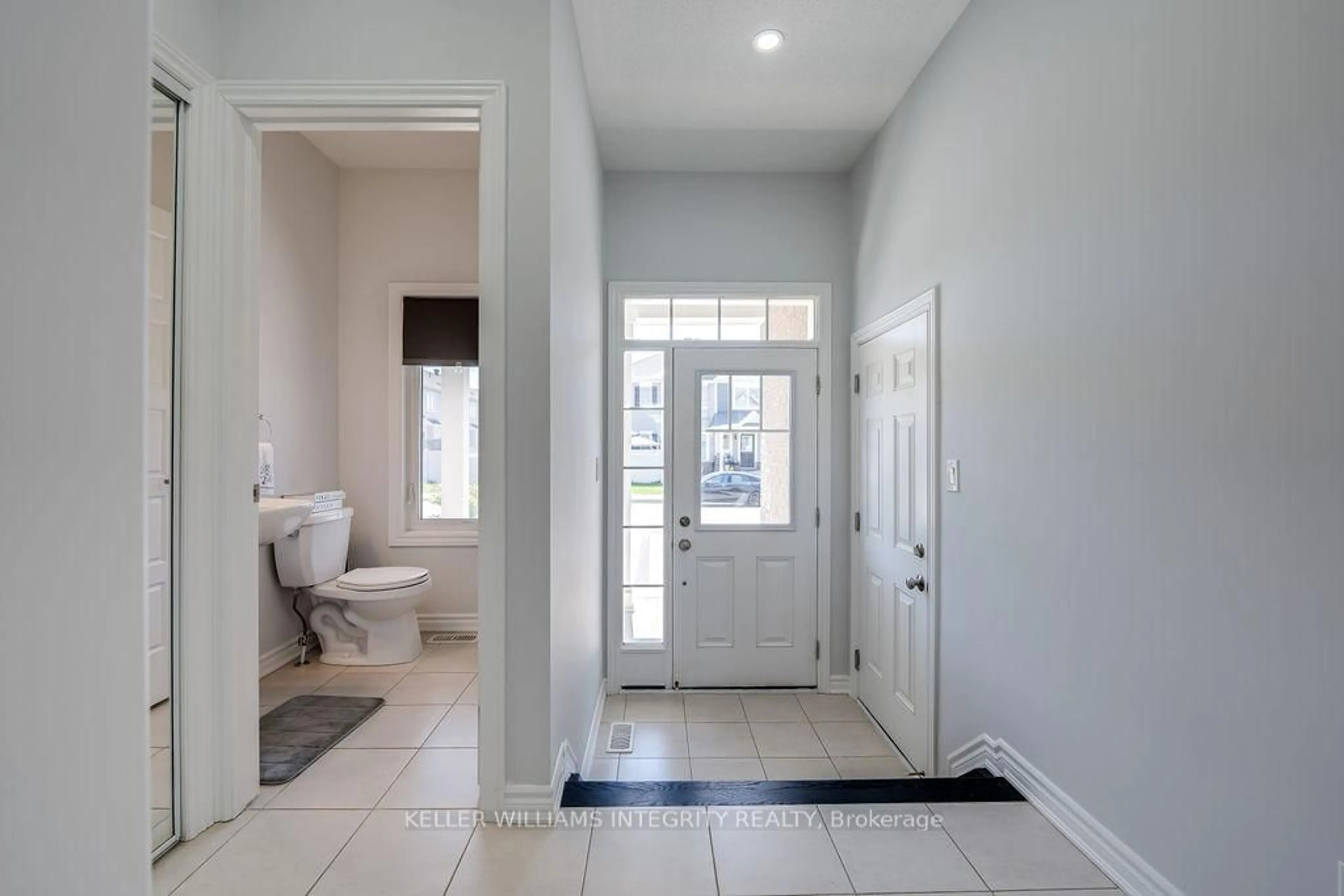 Indoor entryway for 602 Monardia Way, Ottawa Ontario K4A 1C8
