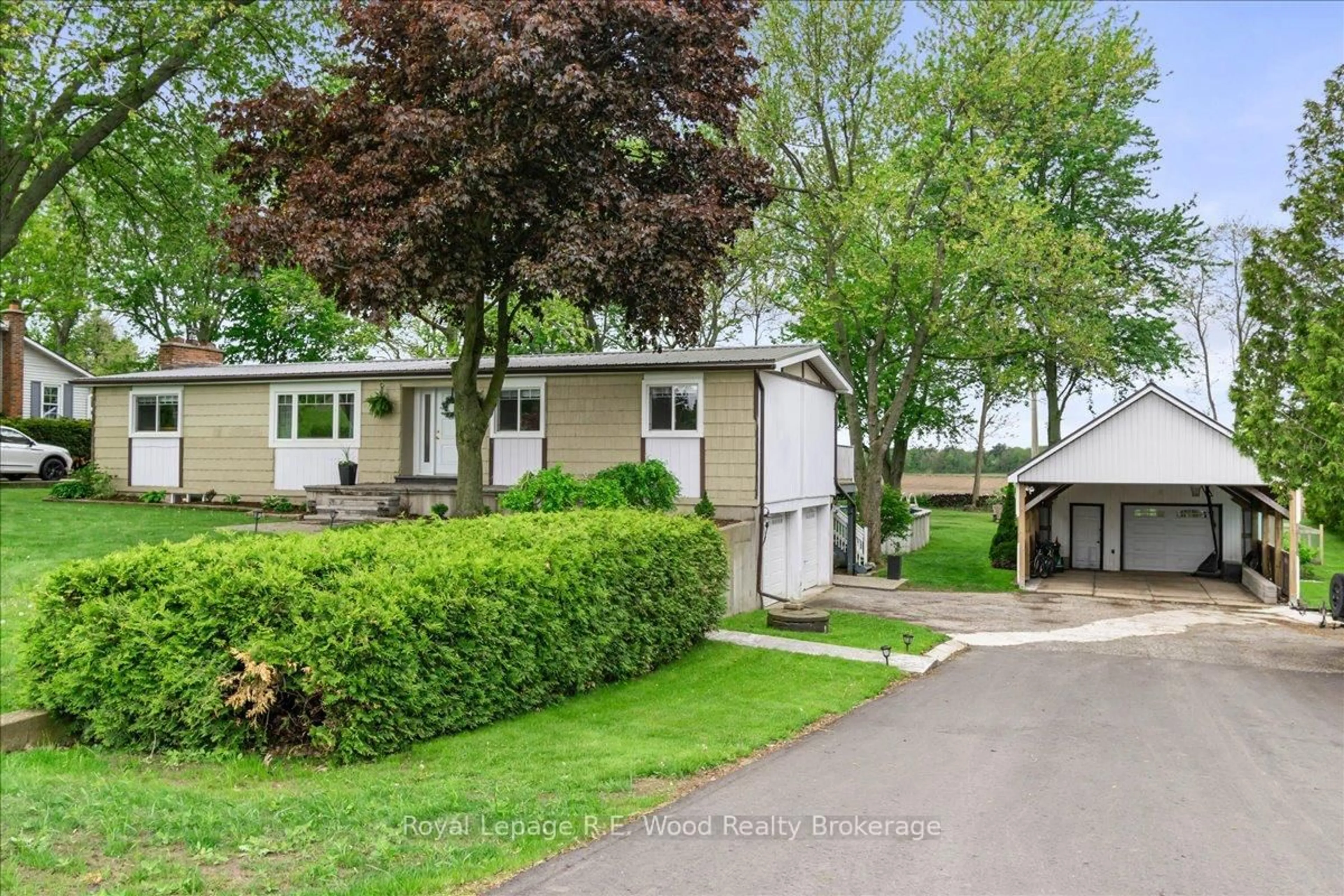 A pic from outside/outdoor area/front of a property/back of a property/a pic from drone, street for 432407 ZENDA Line, South-West Oxford Ontario N4G 4G8