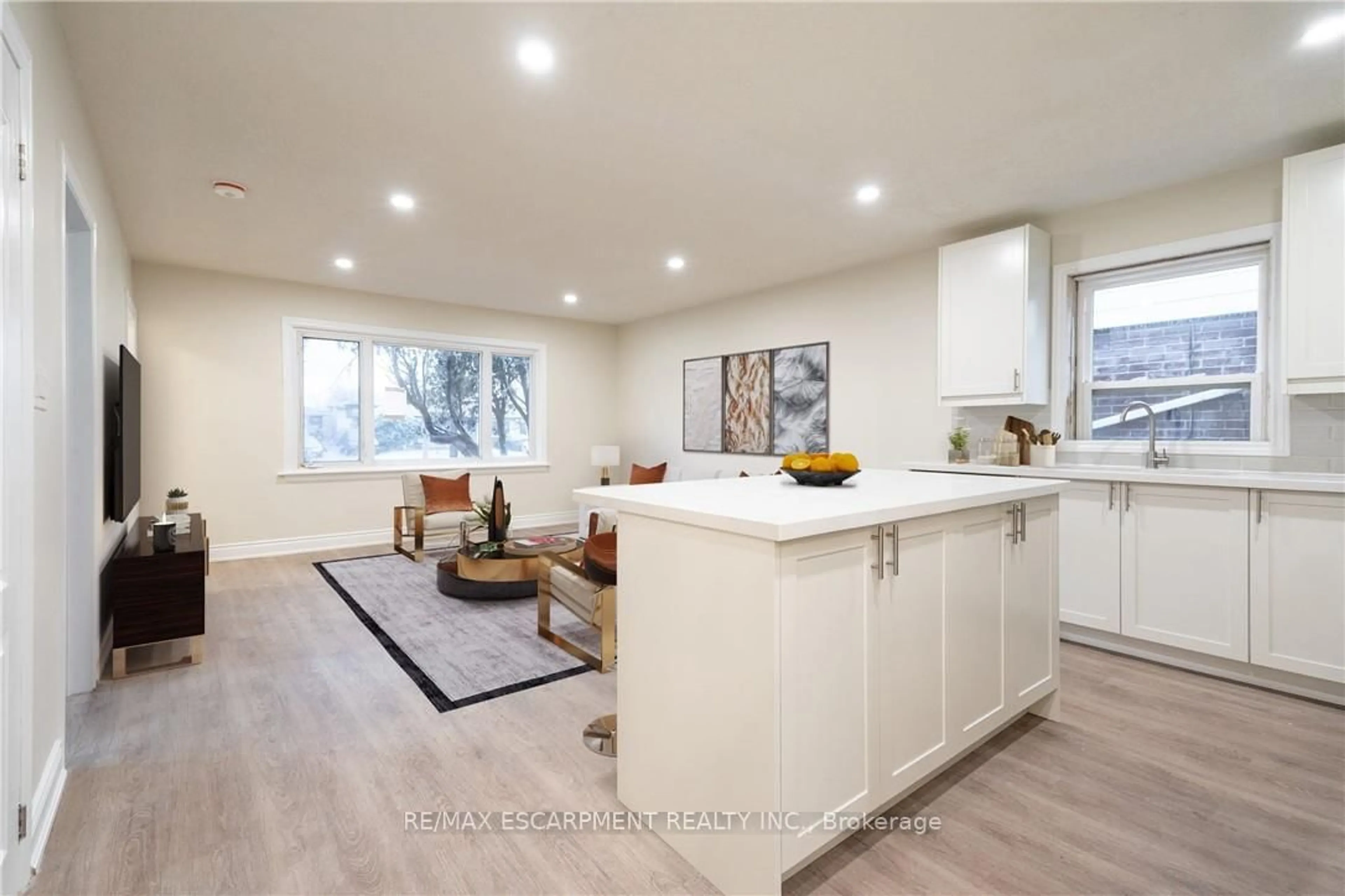 Open concept kitchen, unknown for 130 West 34th St, Hamilton Ontario L9C 5K3