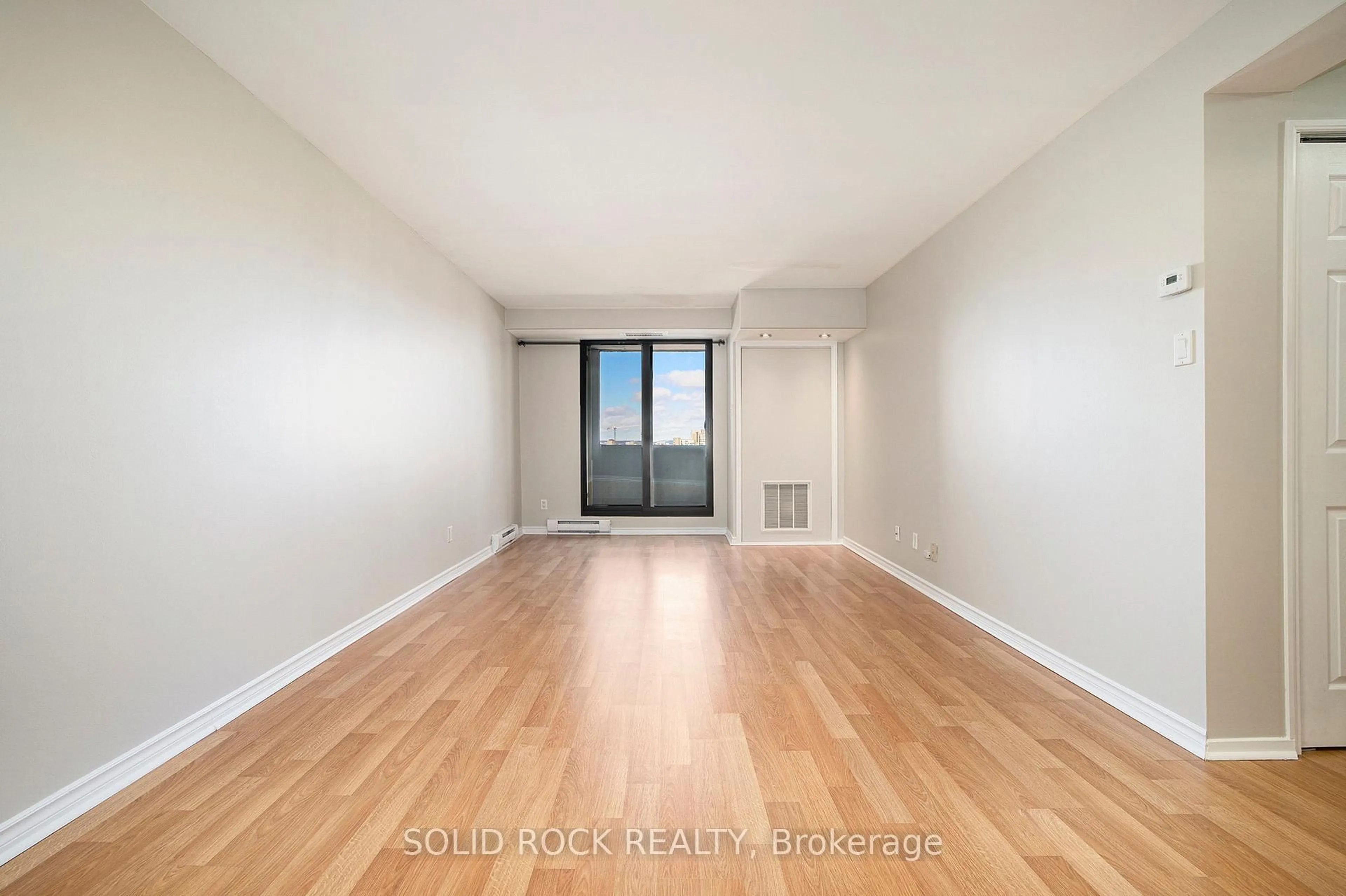 A pic of a room for 200 Bay St #1701, Ottawa Ontario K1R 7W8