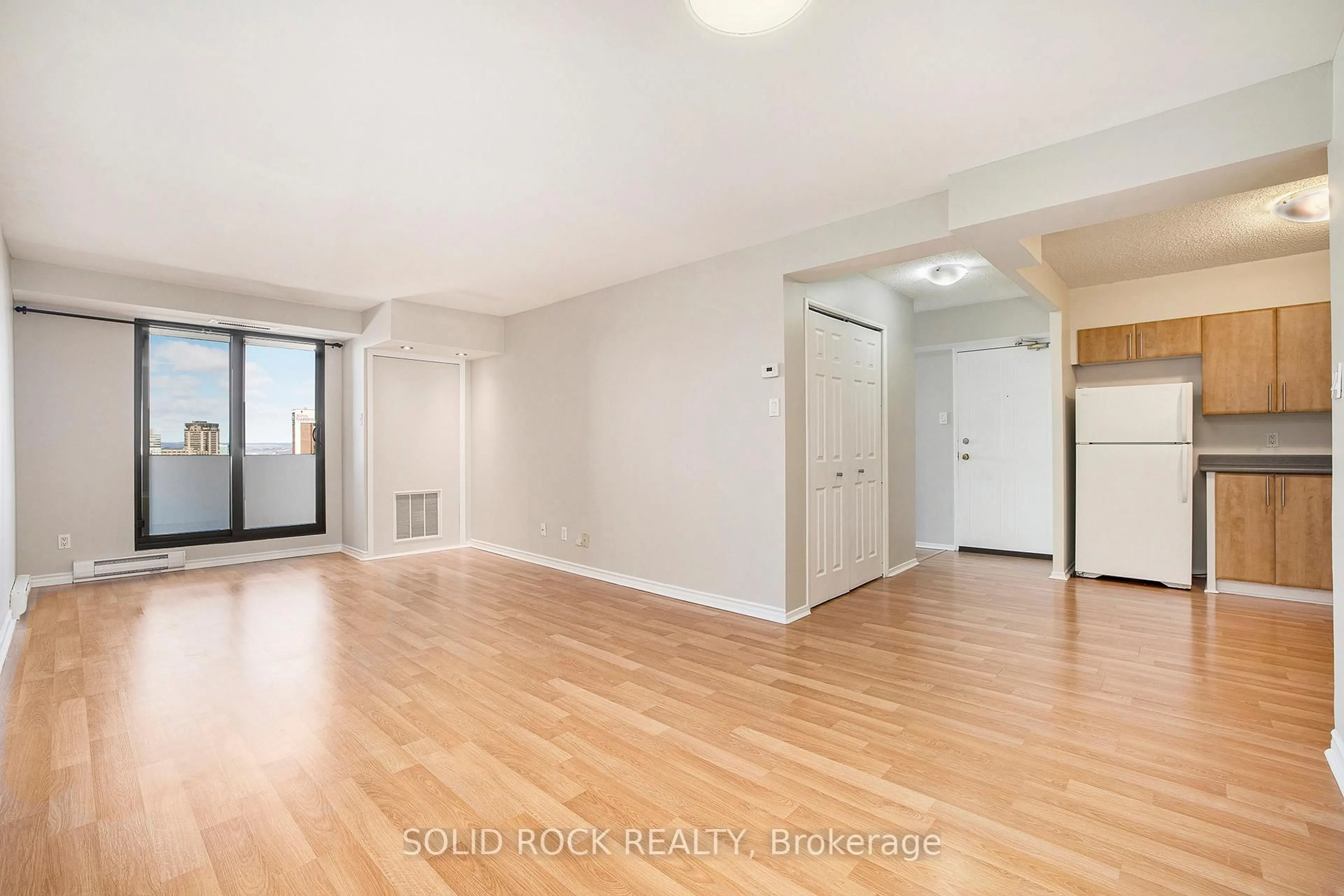 A pic of a room for 200 Bay St #1701, Ottawa Ontario K1R 7W8