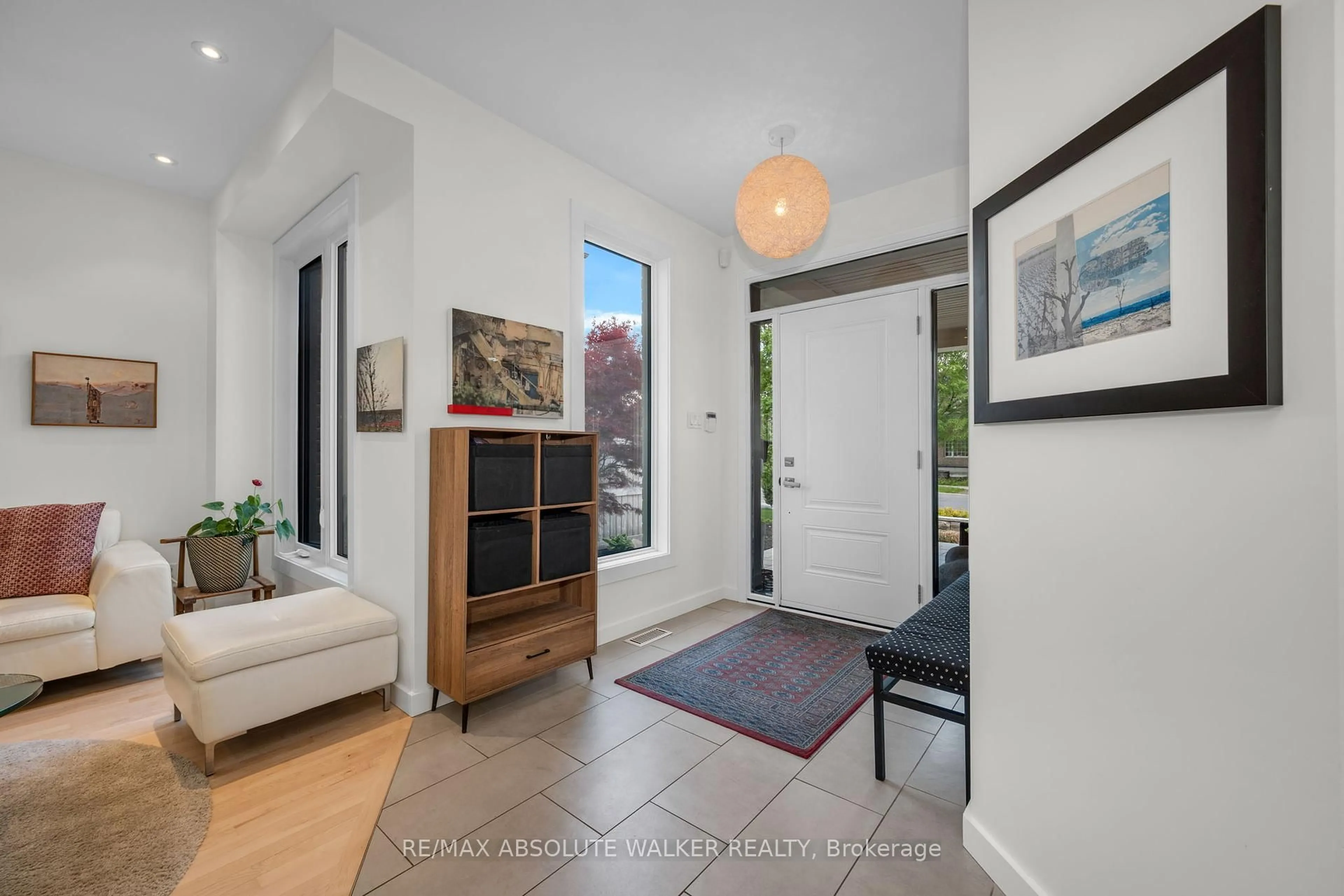 Indoor entryway for 107 Joshua St, Orleans Ontario K1W 0A2