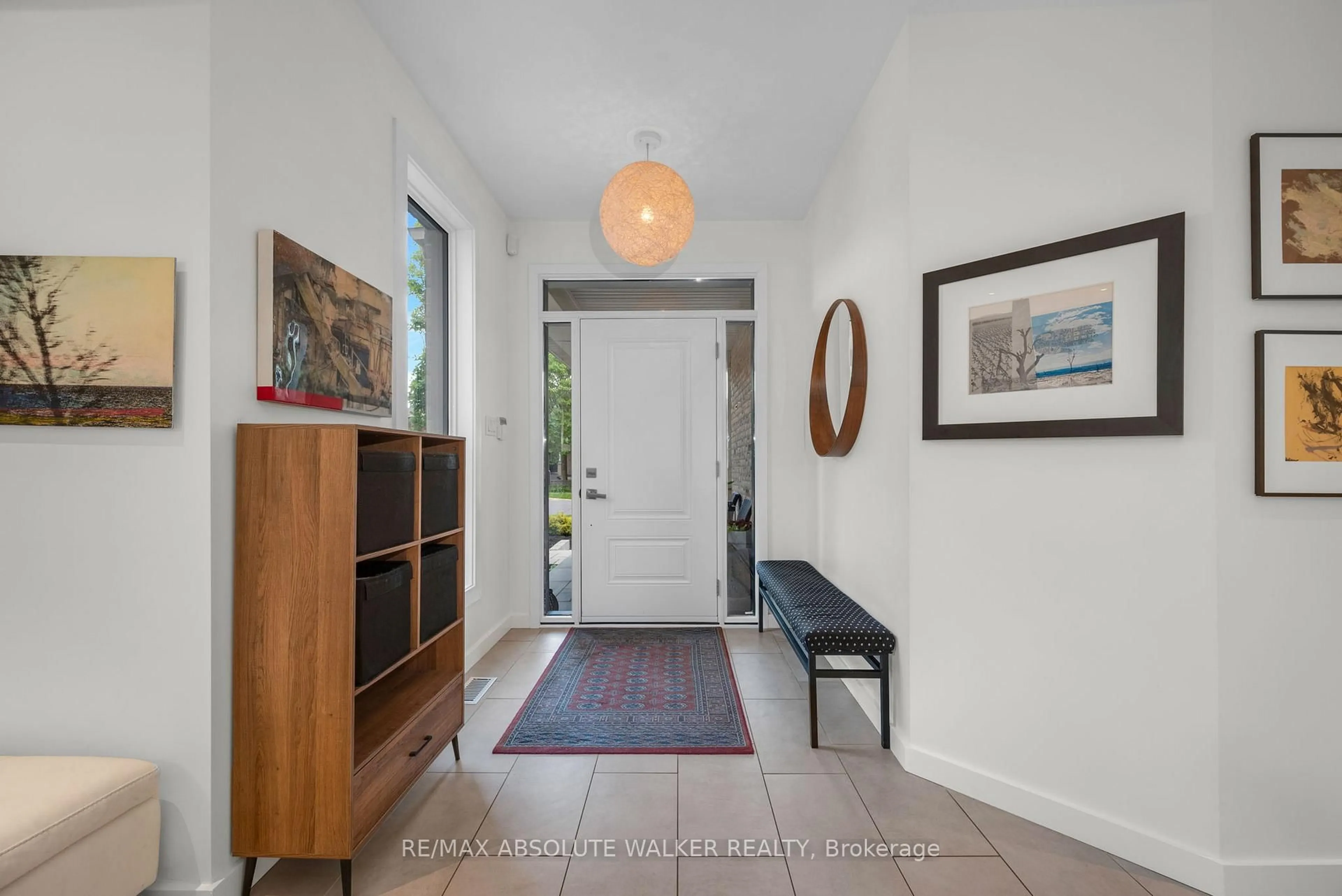 Indoor entryway for 107 Joshua St, Orleans Ontario K1W 0A2