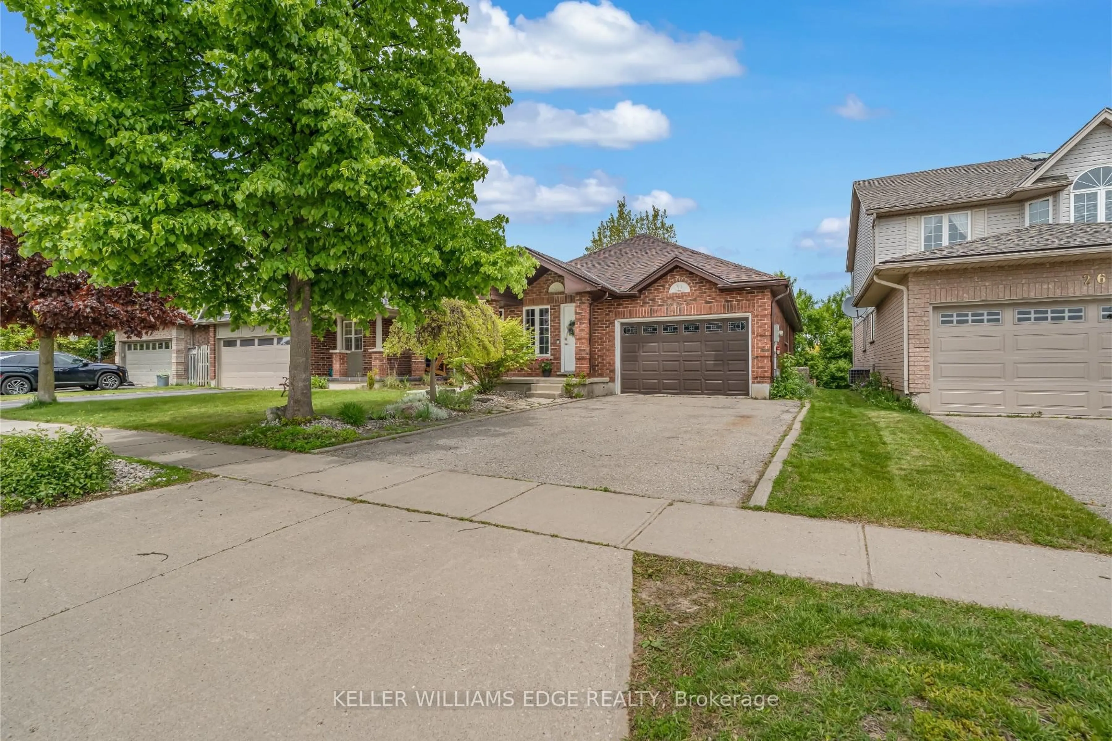 A pic from outside/outdoor area/front of a property/back of a property/a pic from drone, street for 258 Green Vista Dr, Cambridge Ontario N1T 1Z1