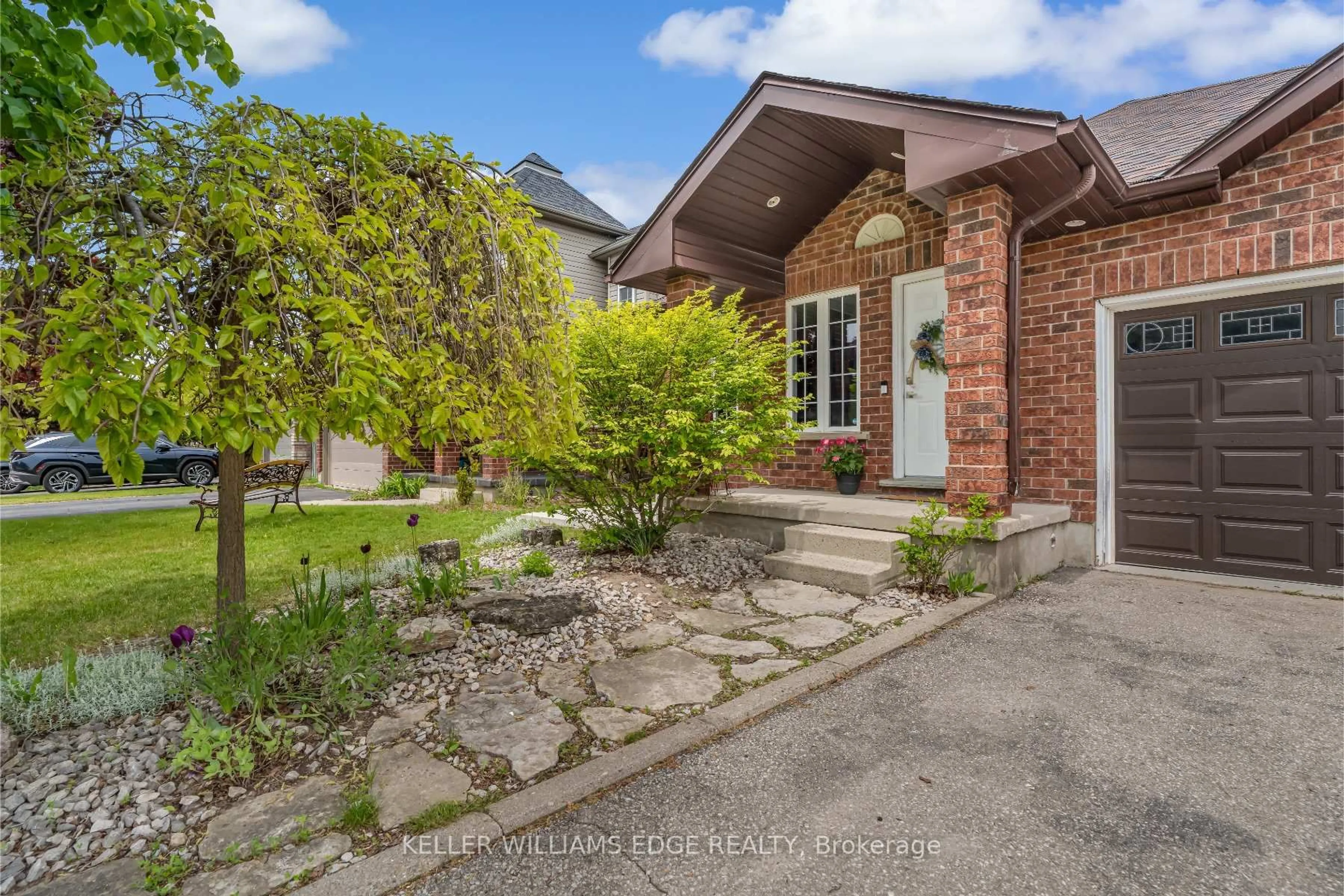 Home with brick exterior material, street for 258 Green Vista Dr, Cambridge Ontario N1T 1Z1