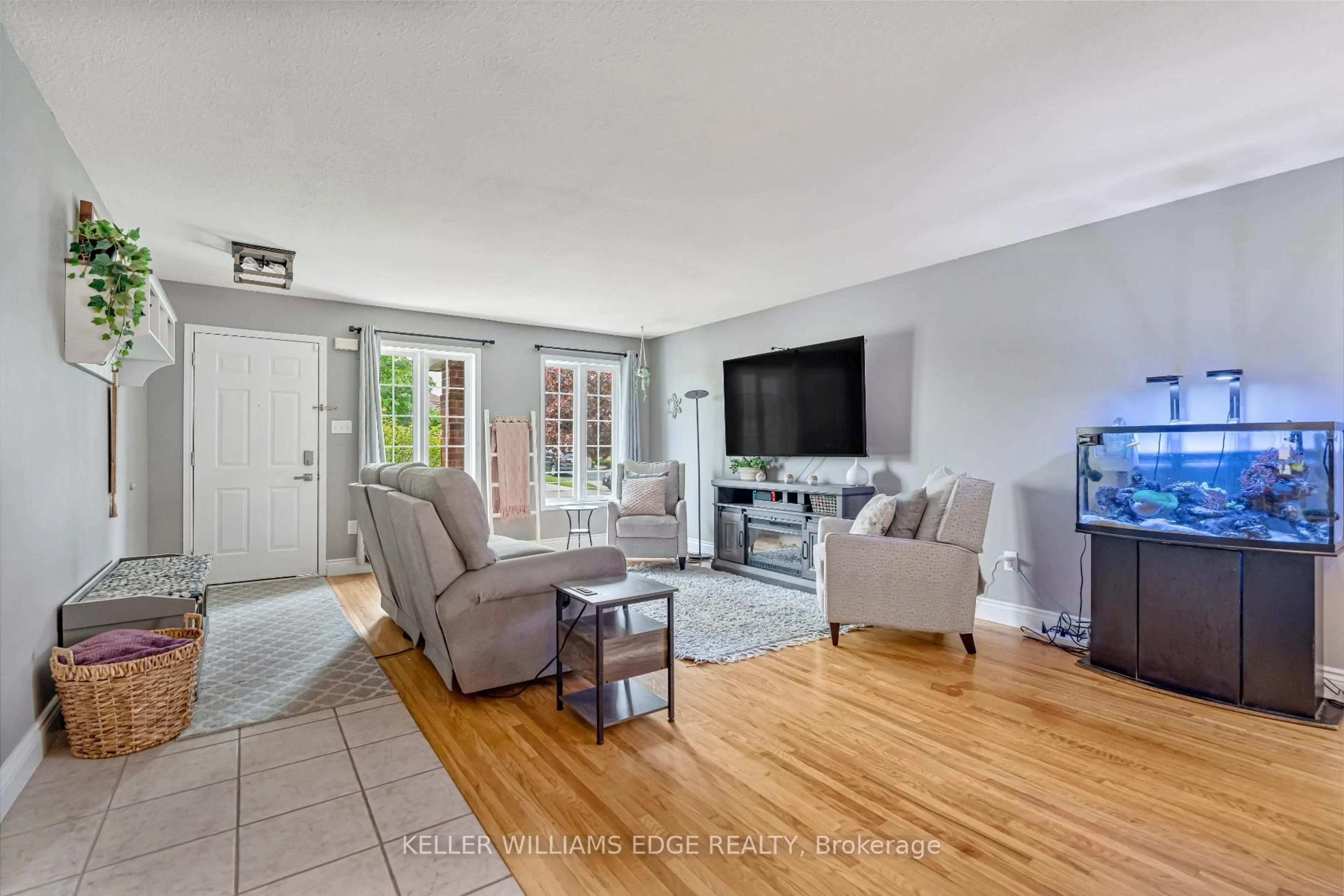 Living room with furniture, unknown for 258 Green Vista Dr, Cambridge Ontario N1T 1Z1