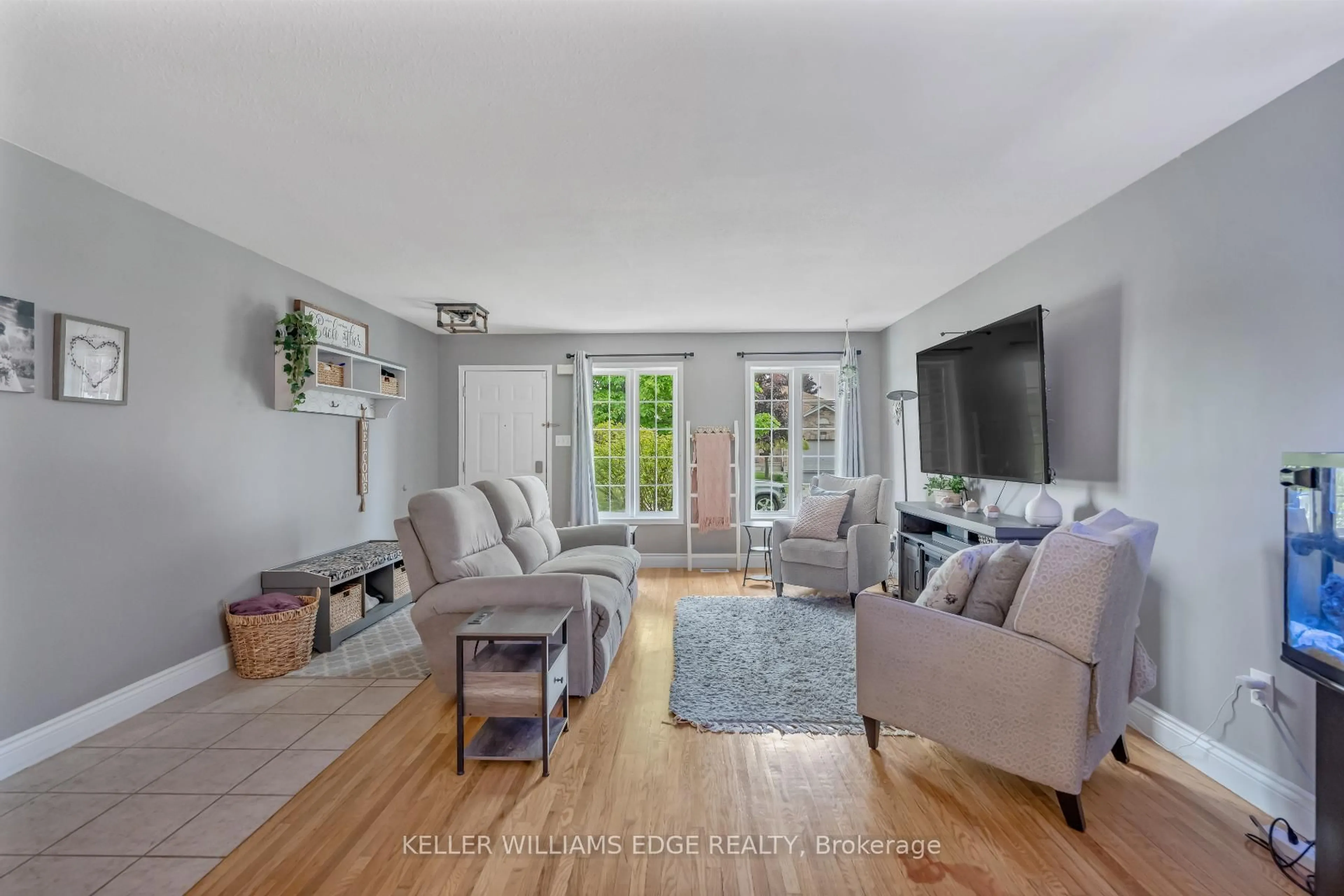Living room with furniture, unknown for 258 Green Vista Dr, Cambridge Ontario N1T 1Z1