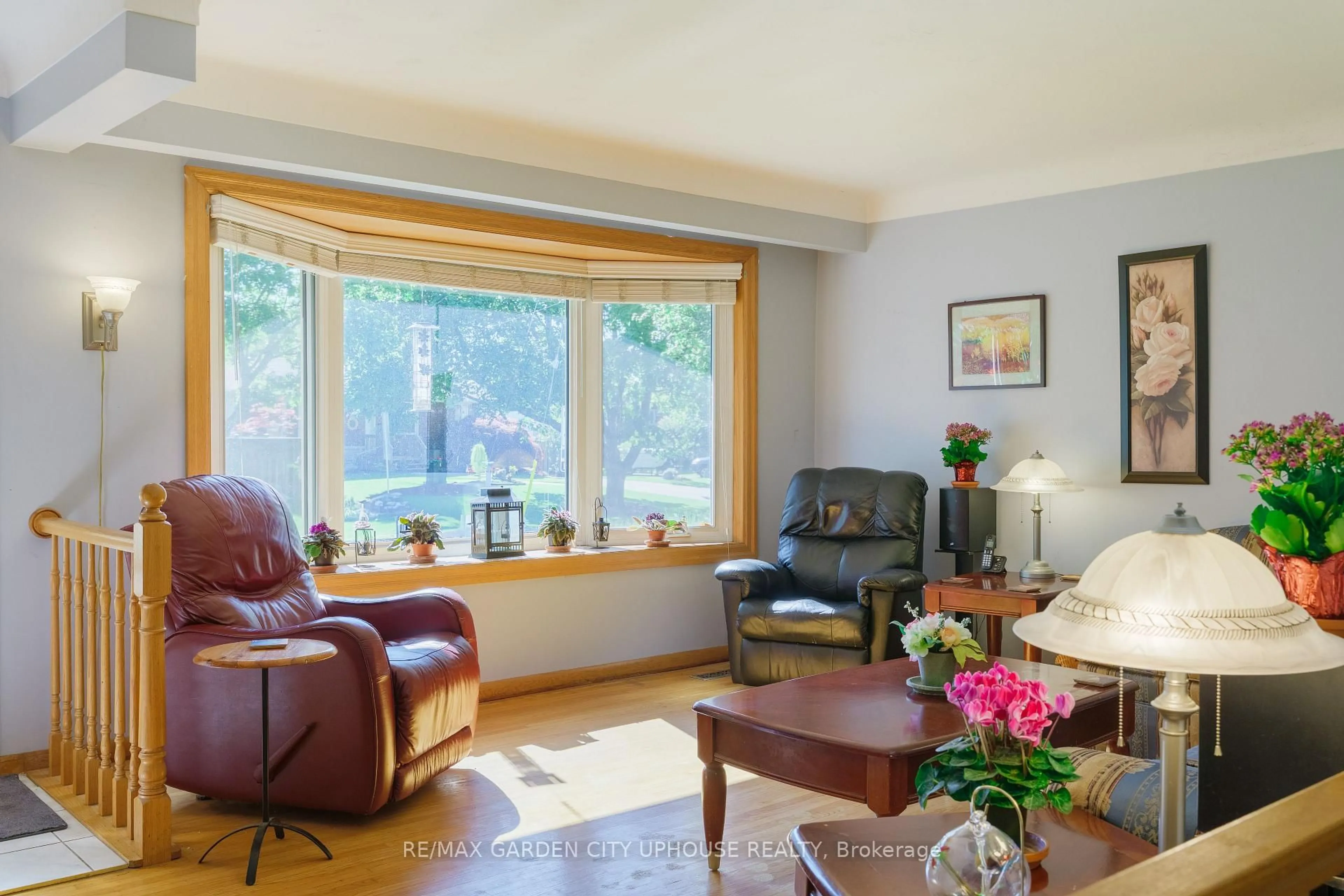 Living room with furniture, wood/laminate floor for 23 Baker Rd, St. Catharines Ontario L2N 2V9