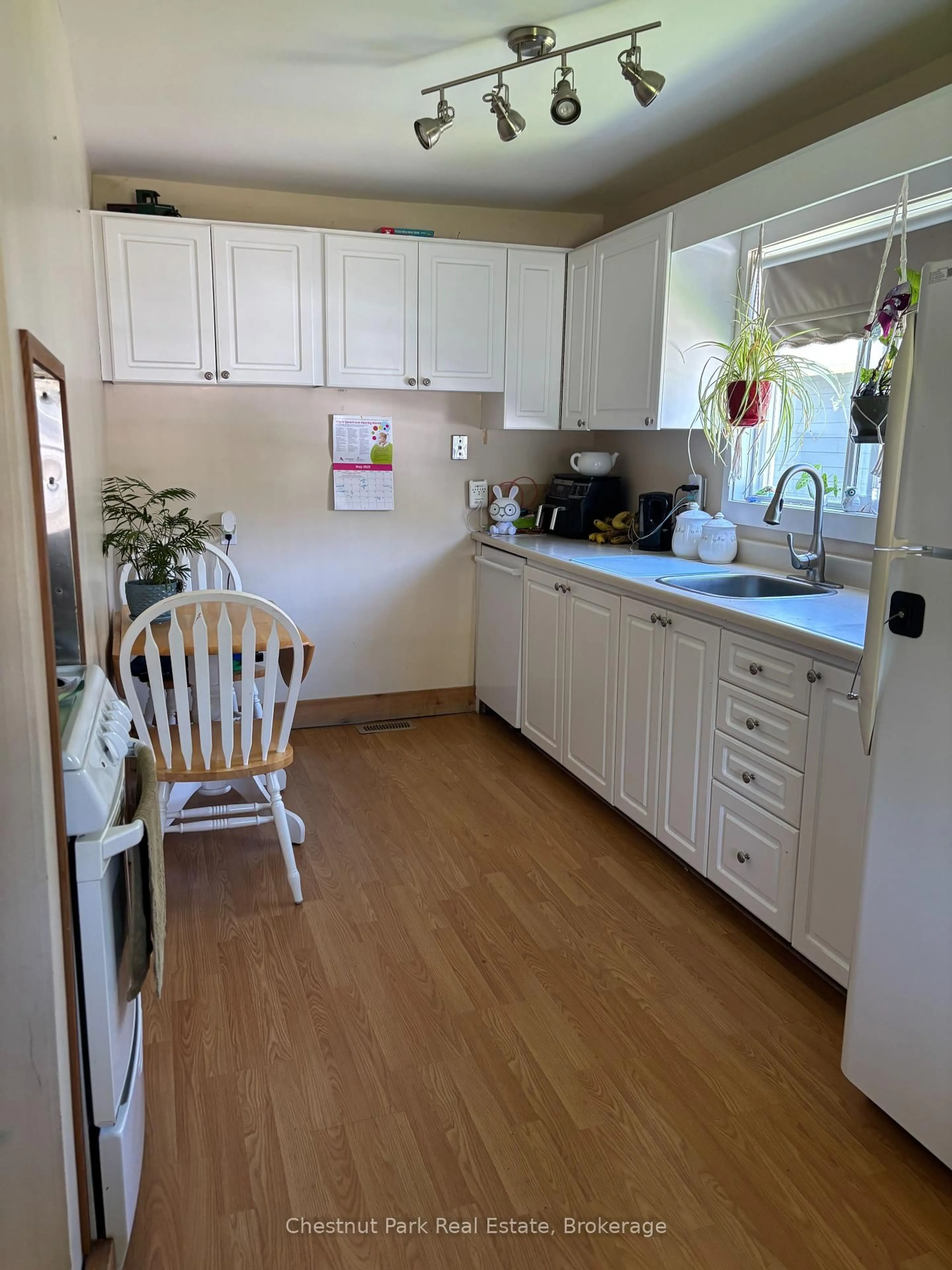 Standard kitchen, unknown for 175 Crescent Dr, Gravenhurst Ontario P1P 1L4