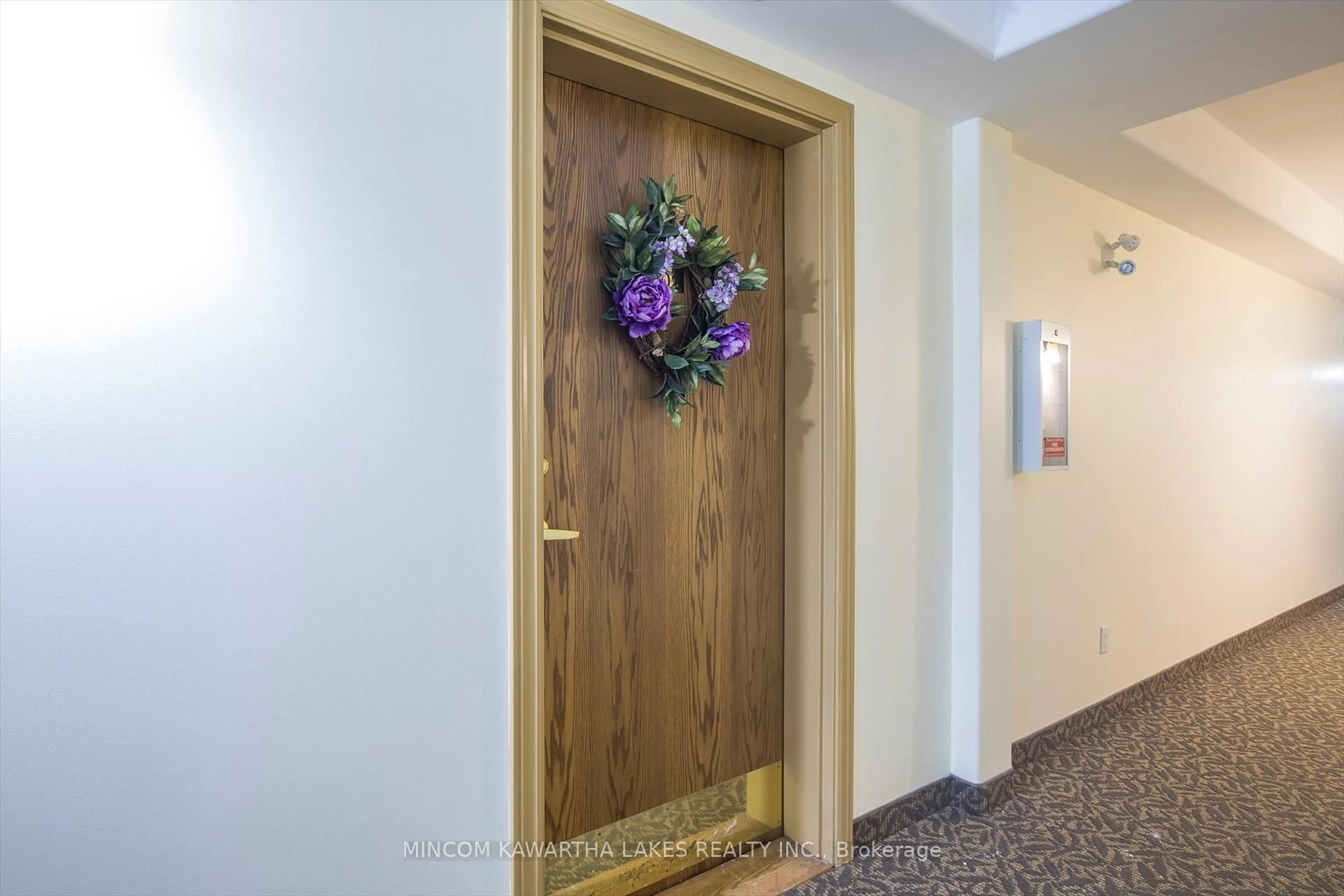 Indoor foyer for 306 Spillsbury Dr #102, Peterborough West Ontario K9K 0B5