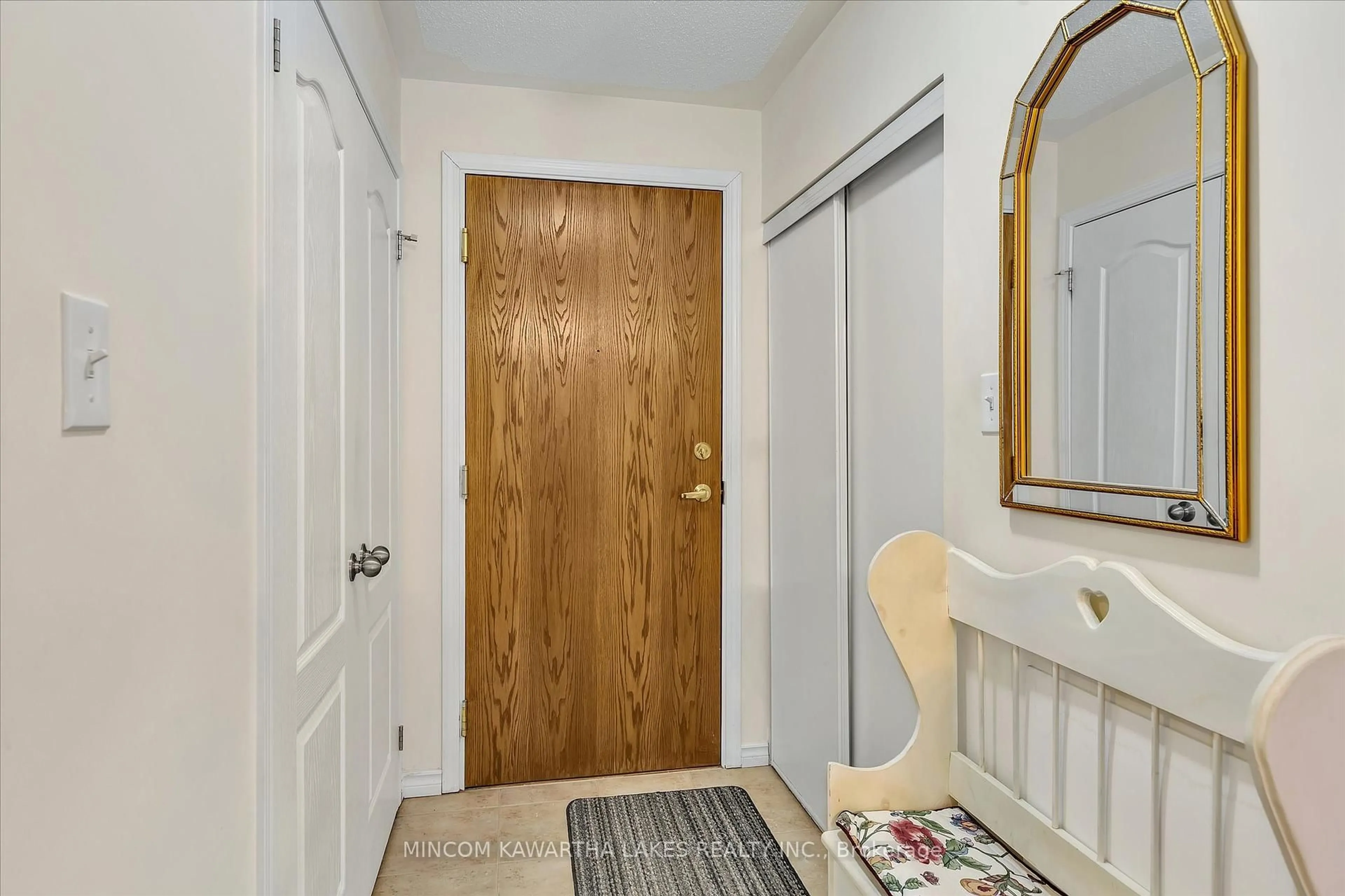 Indoor entryway for 306 Spillsbury Dr #102, Peterborough West Ontario K9K 0B5