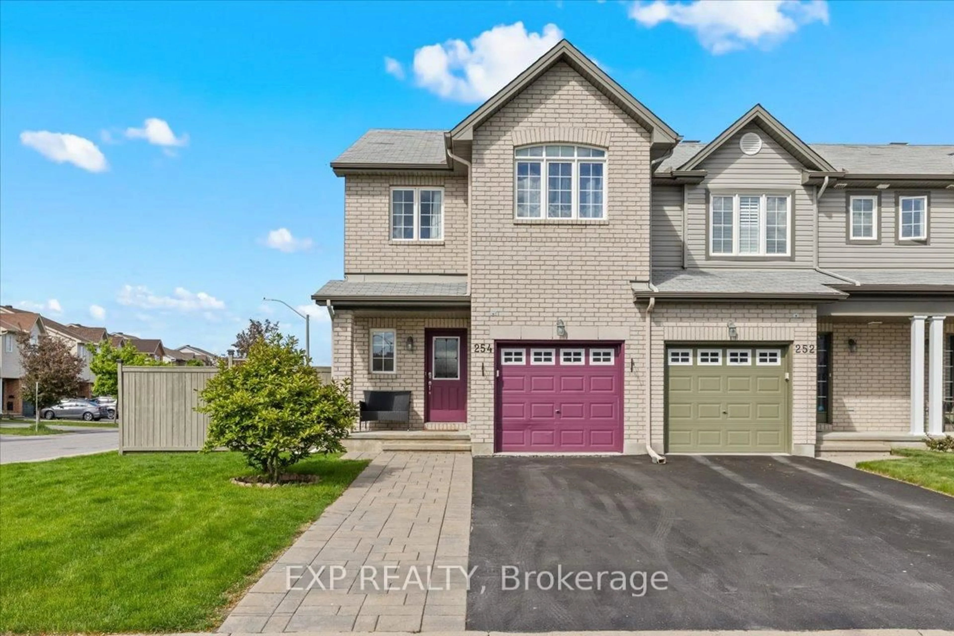 A pic from outside/outdoor area/front of a property/back of a property/a pic from drone, street for 254 Arrita St, Ottawa Ontario K2S 0J3