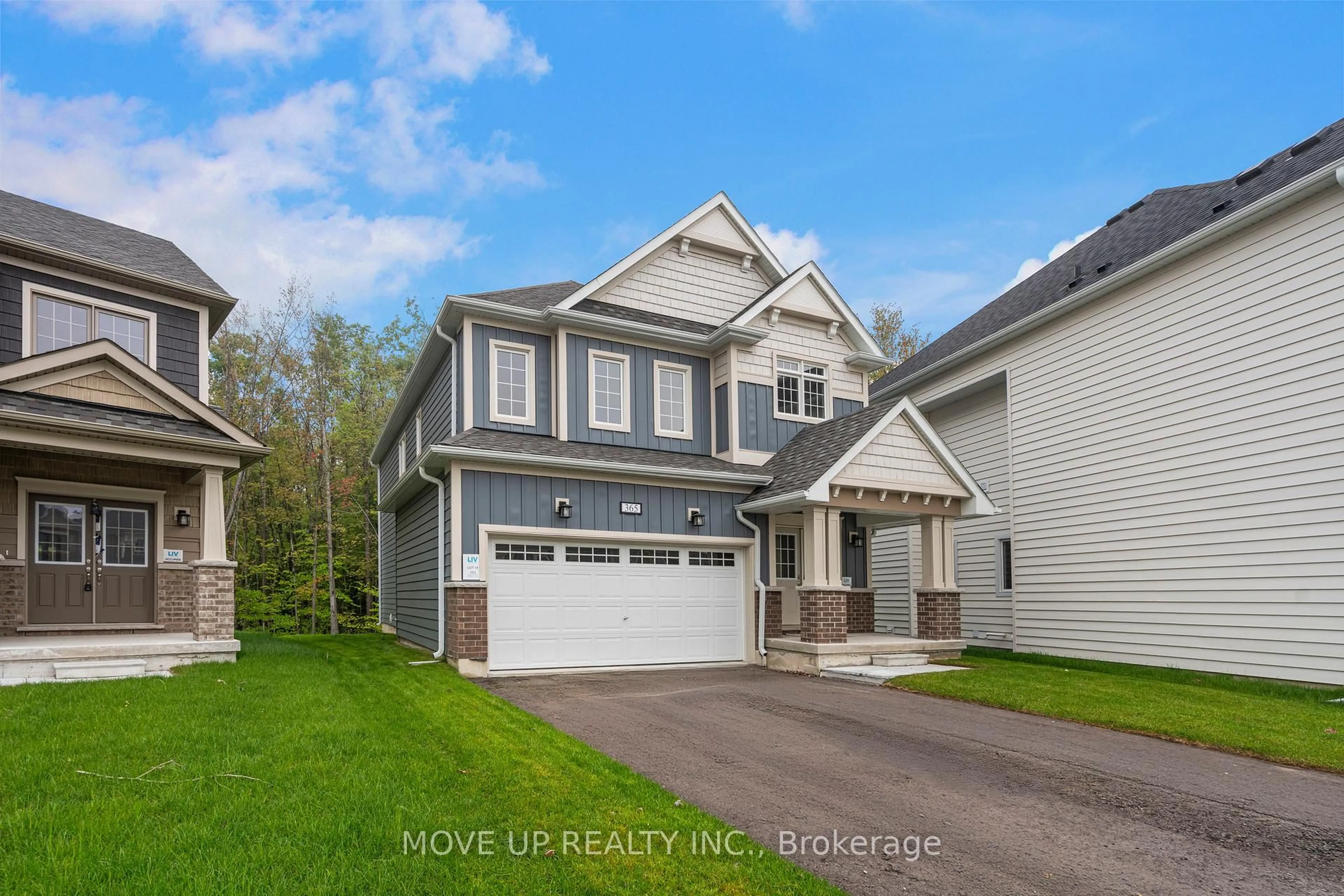 Home with vinyl exterior material, street for 365 Beechwood Forest Lane, Gravenhurst Ontario P1P 0H8