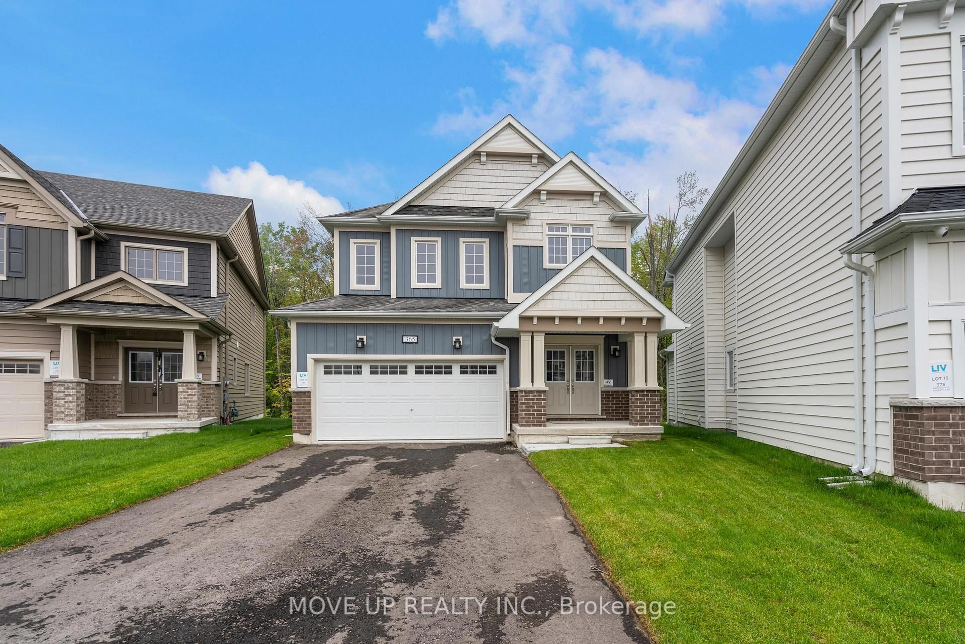 Home with vinyl exterior material, street for 365 Beechwood Forest Lane, Gravenhurst Ontario P1P 0H8