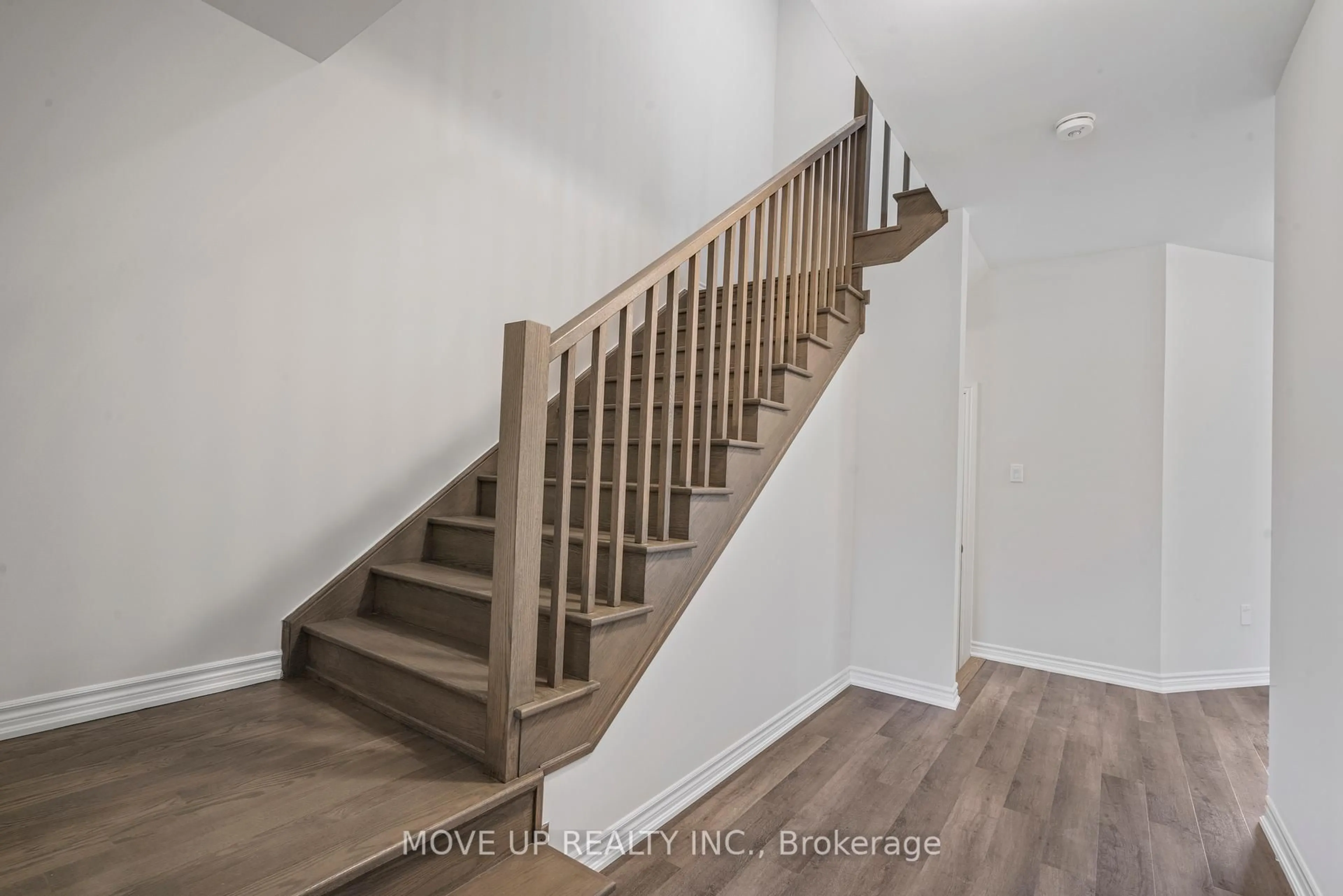 Stairs for 335 Beechwood Forest Lane, Gravenhurst Ontario P1P 0H8